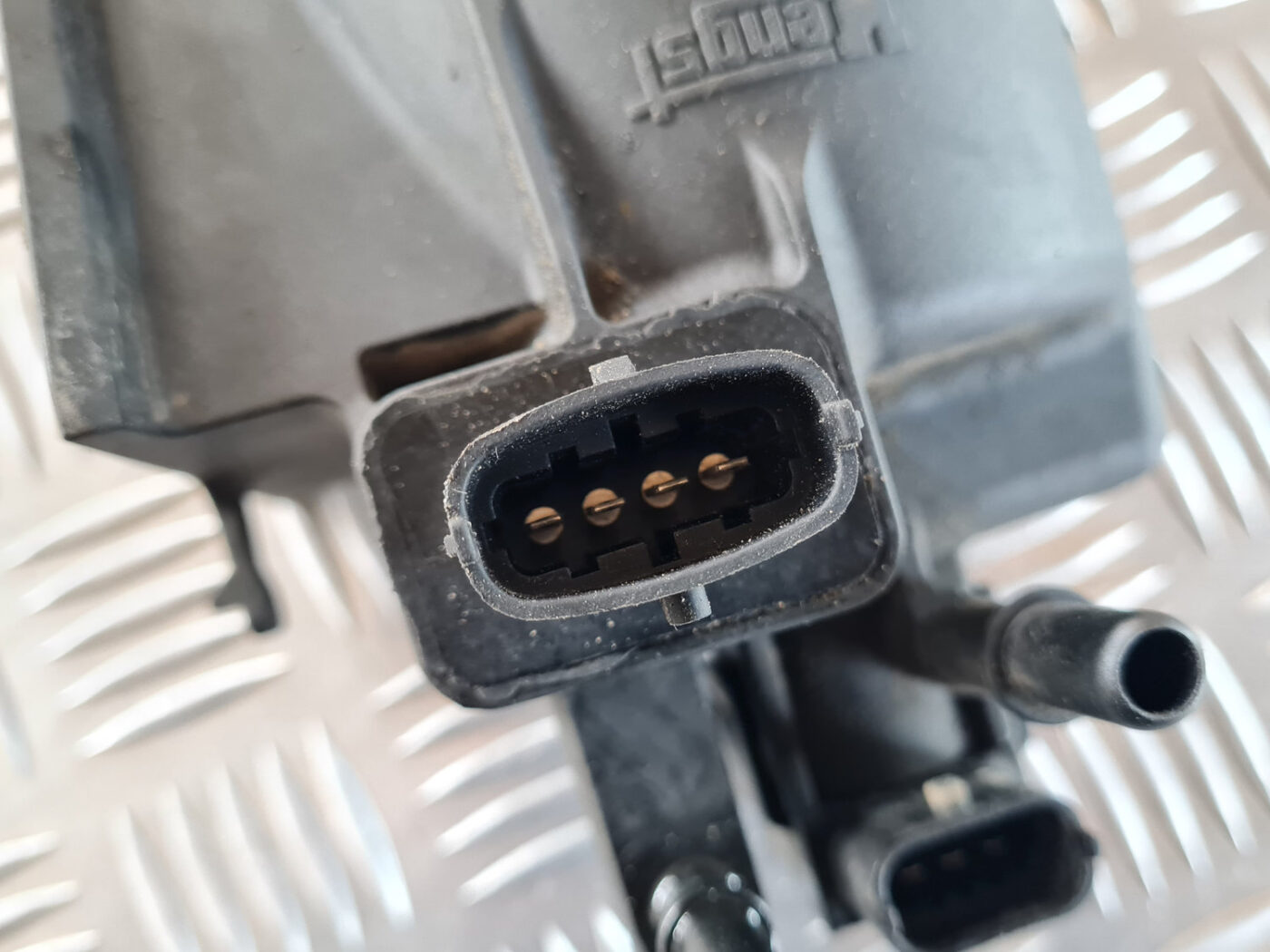 Degvielas filtra korpuss priekš OPEL INSIGNIA 2010 6 Degvielas filtra korpuss priekš OPEL INSIGNIA 2010