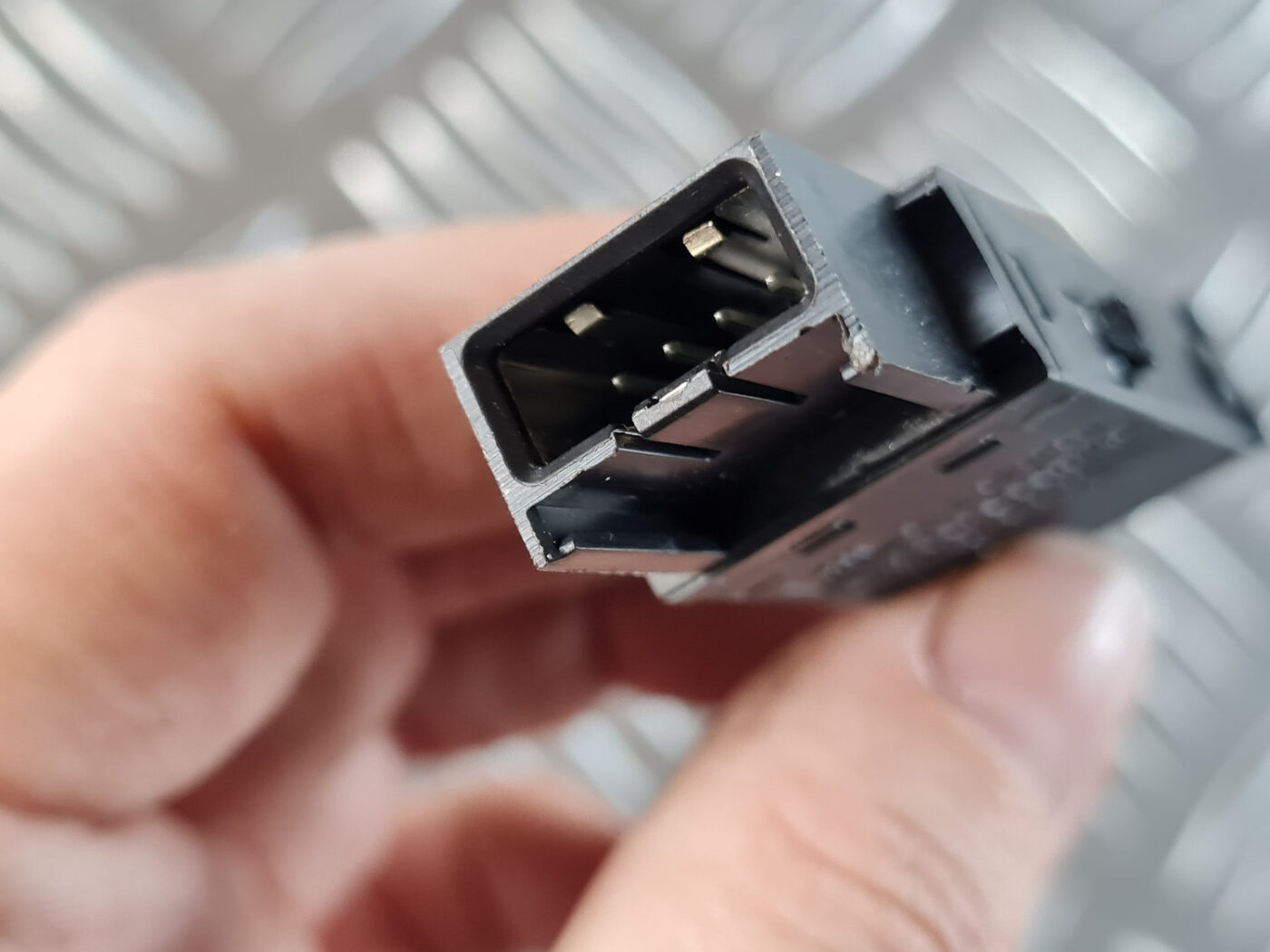 USB/AUX adapteris priekš OPEL INSIGNIA 2010 3 USB/AUX adapteris priekš OPEL INSIGNIA 2010