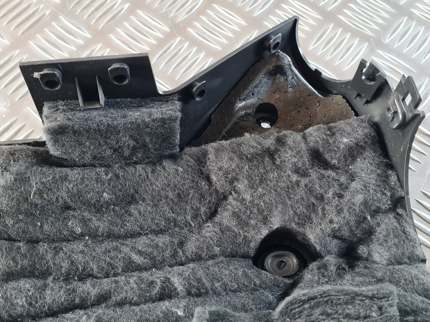 Stūres statnes putekļu aizsargs (salonā) priekš OPEL INSIGNIA 2010 3 Stūres statnes putekļu aizsargs (salonā) priekš OPEL INSIGNIA 2010