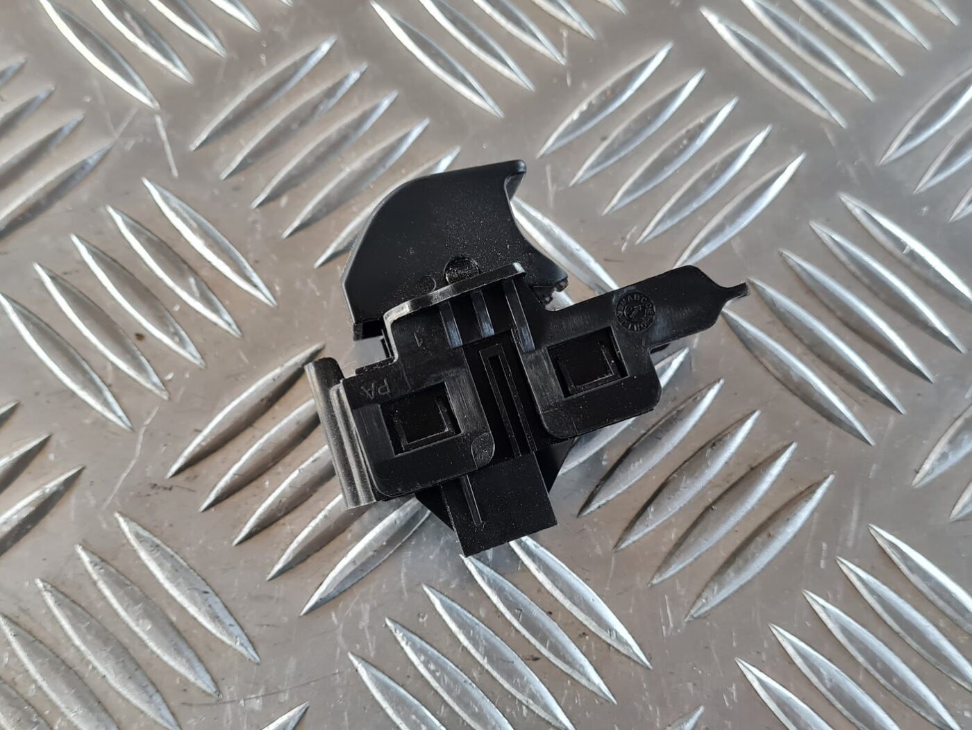 Stāvbremzes ieslēgšanas poga priekš OPEL INSIGNIA 2010 2 Stāvbremzes ieslēgšanas poga priekš OPEL INSIGNIA 2010