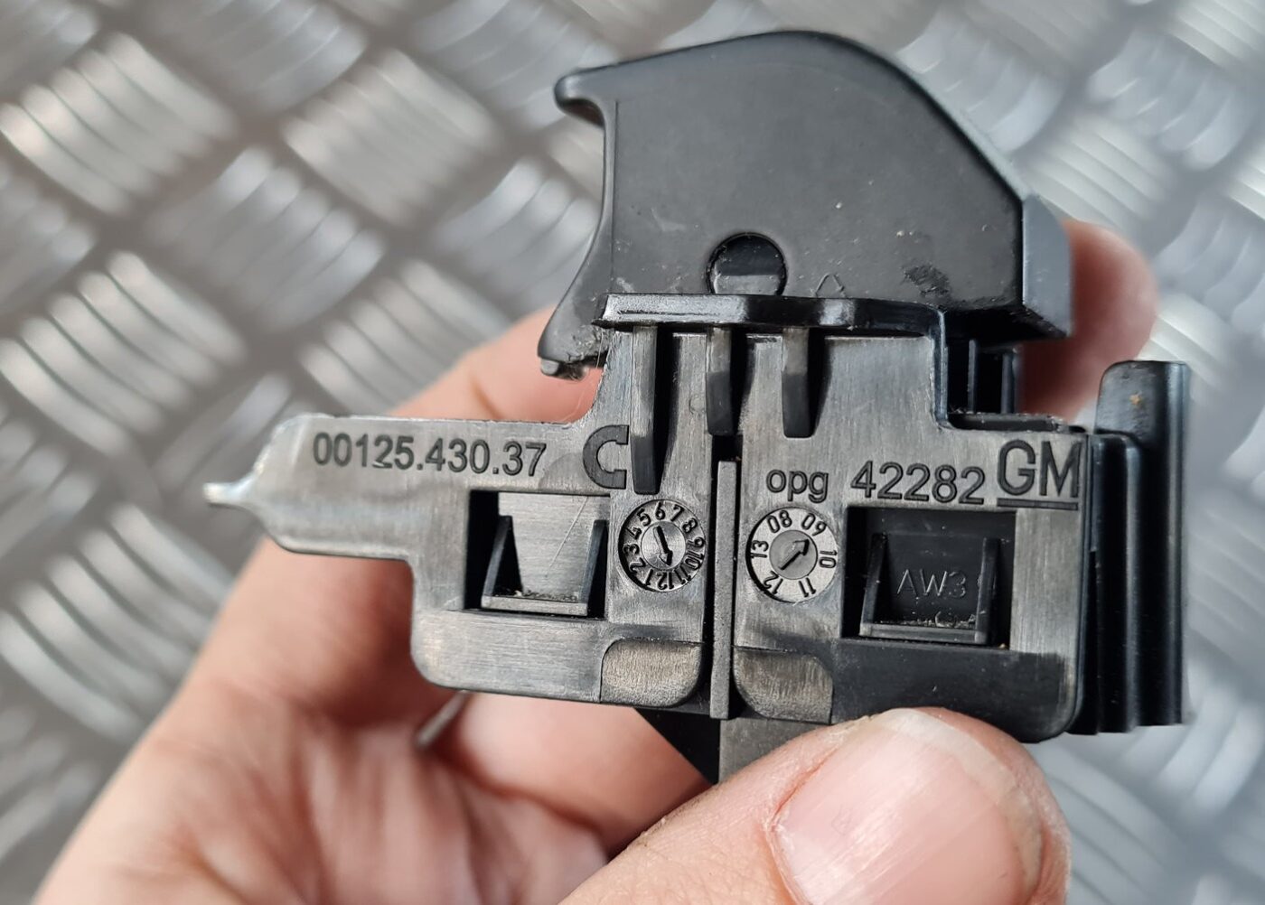 Stāvbremzes ieslēgšanas poga priekš OPEL INSIGNIA 2010 3 Stāvbremzes ieslēgšanas poga priekš OPEL INSIGNIA 2010