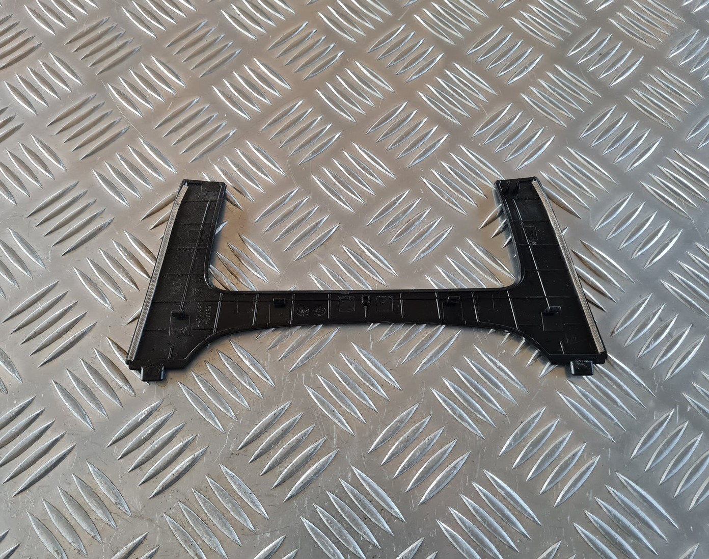 Mērinstrumentu paneļa dekoratīvais rāmis priekš OPEL INSIGNIA 2010 2 Mērinstrumentu paneļa dekoratīvais rāmis priekš OPEL INSIGNIA 2010