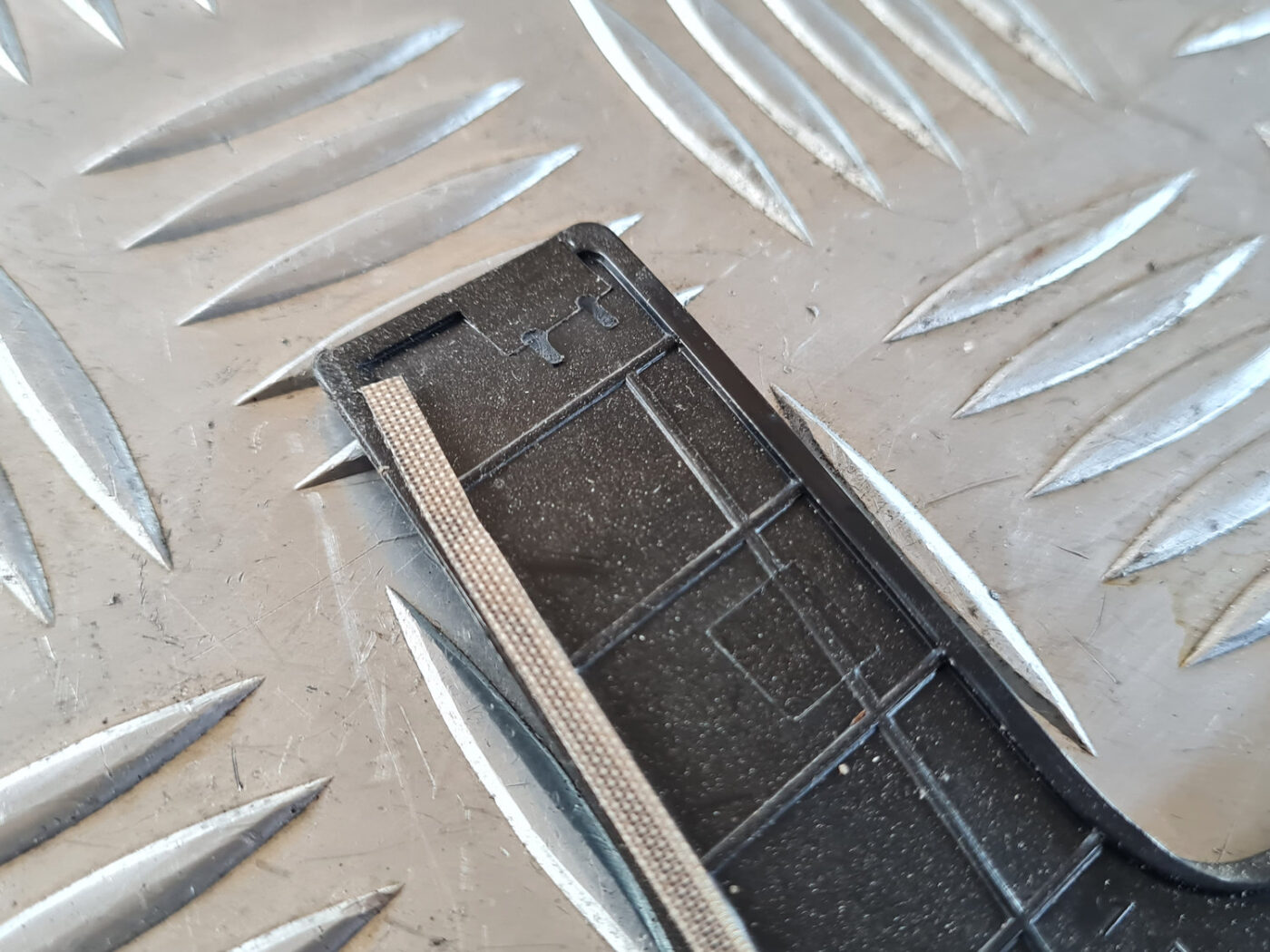 Mērinstrumentu paneļa dekoratīvais rāmis priekš OPEL INSIGNIA 2010 4 Mērinstrumentu paneļa dekoratīvais rāmis priekš OPEL INSIGNIA 2010