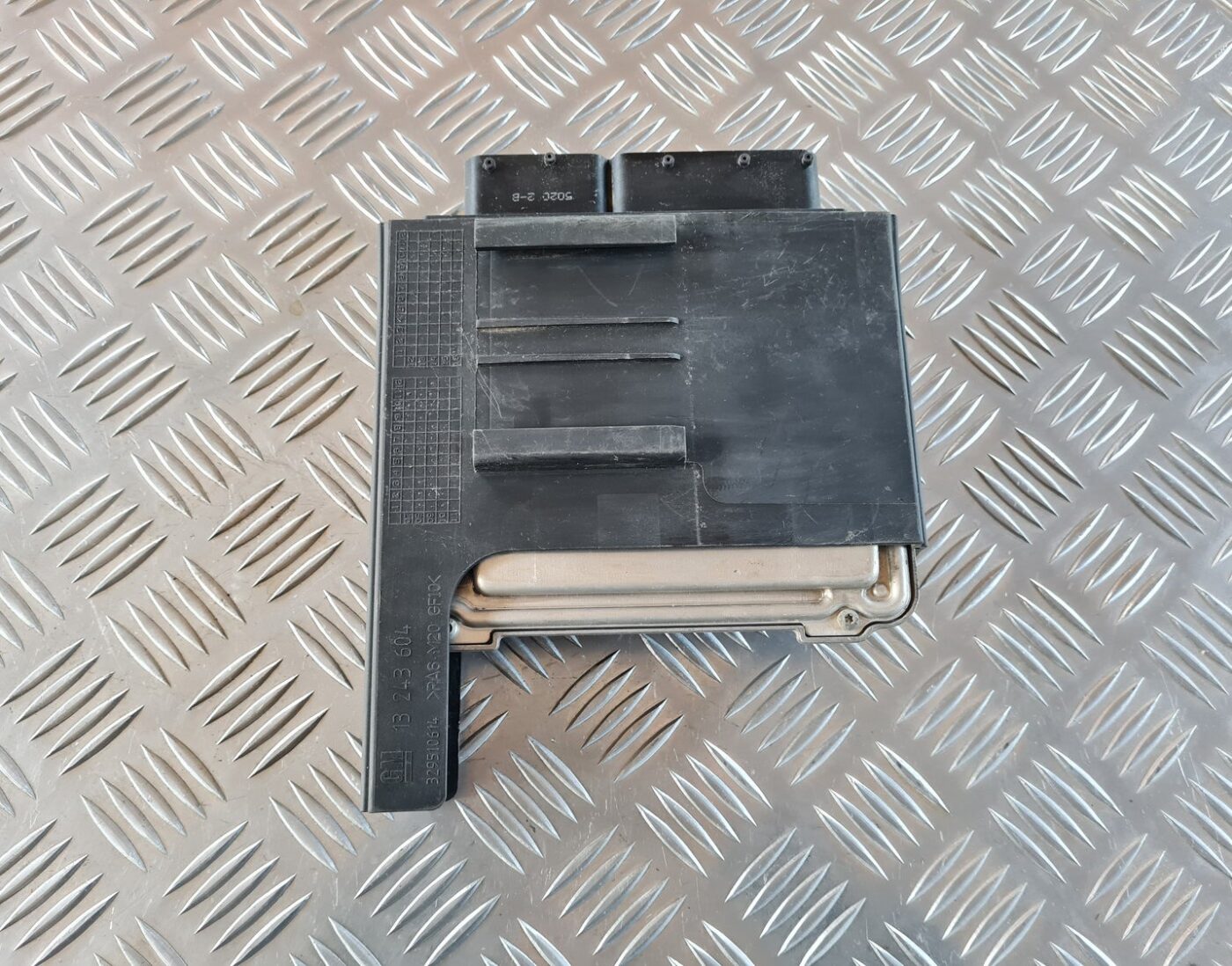 Dzinēja vadības bloks priekš OPEL INSIGNIA 2010 2 Dzinēja vadības bloks priekš OPEL INSIGNIA 2010