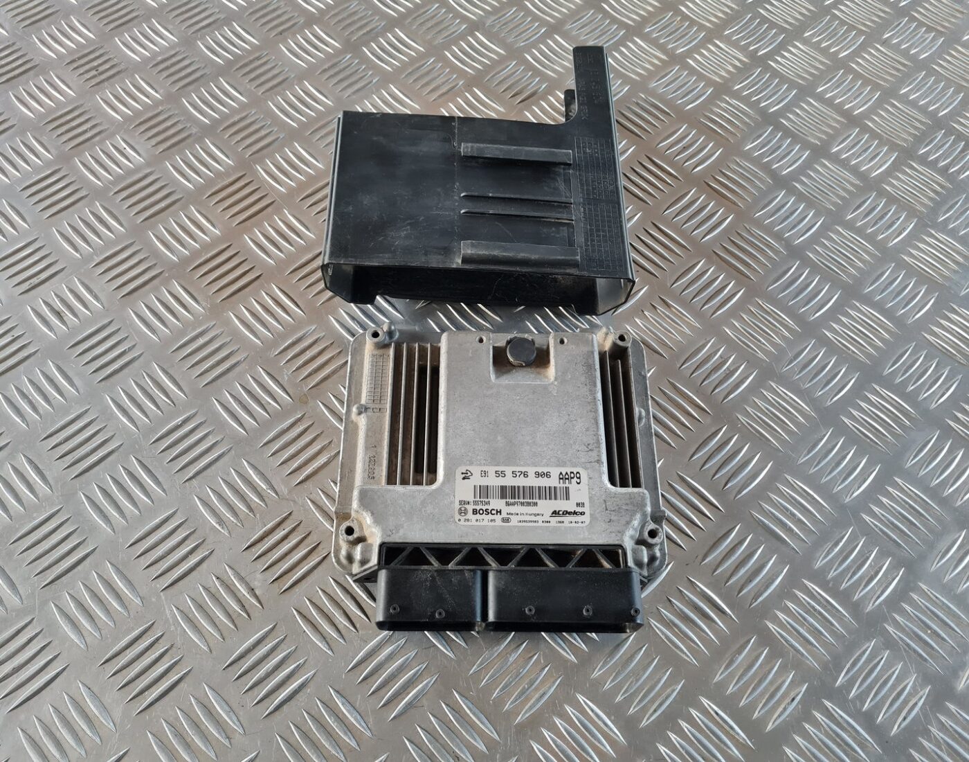 Dzinēja vadības bloks priekš OPEL INSIGNIA 2010 3 Dzinēja vadības bloks priekš OPEL INSIGNIA 2010