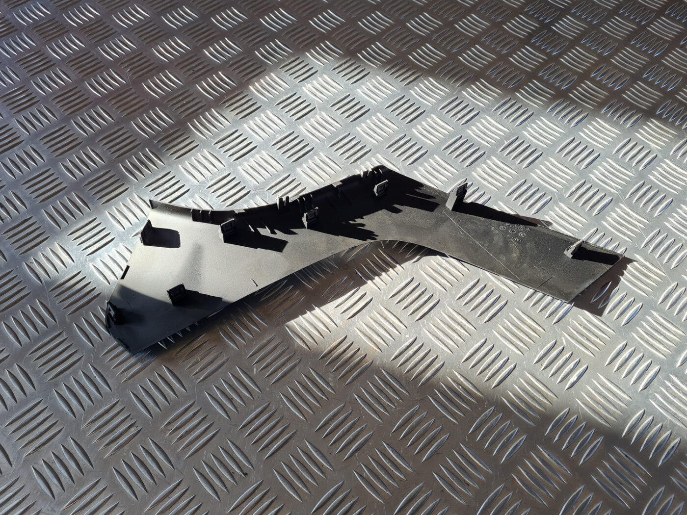 Centrālās konsoles (apdares) sānu panelis priekš OPEL INSIGNIA 2010 2 Centrālās konsoles (apdares) sānu panelis priekš OPEL INSIGNIA 2010