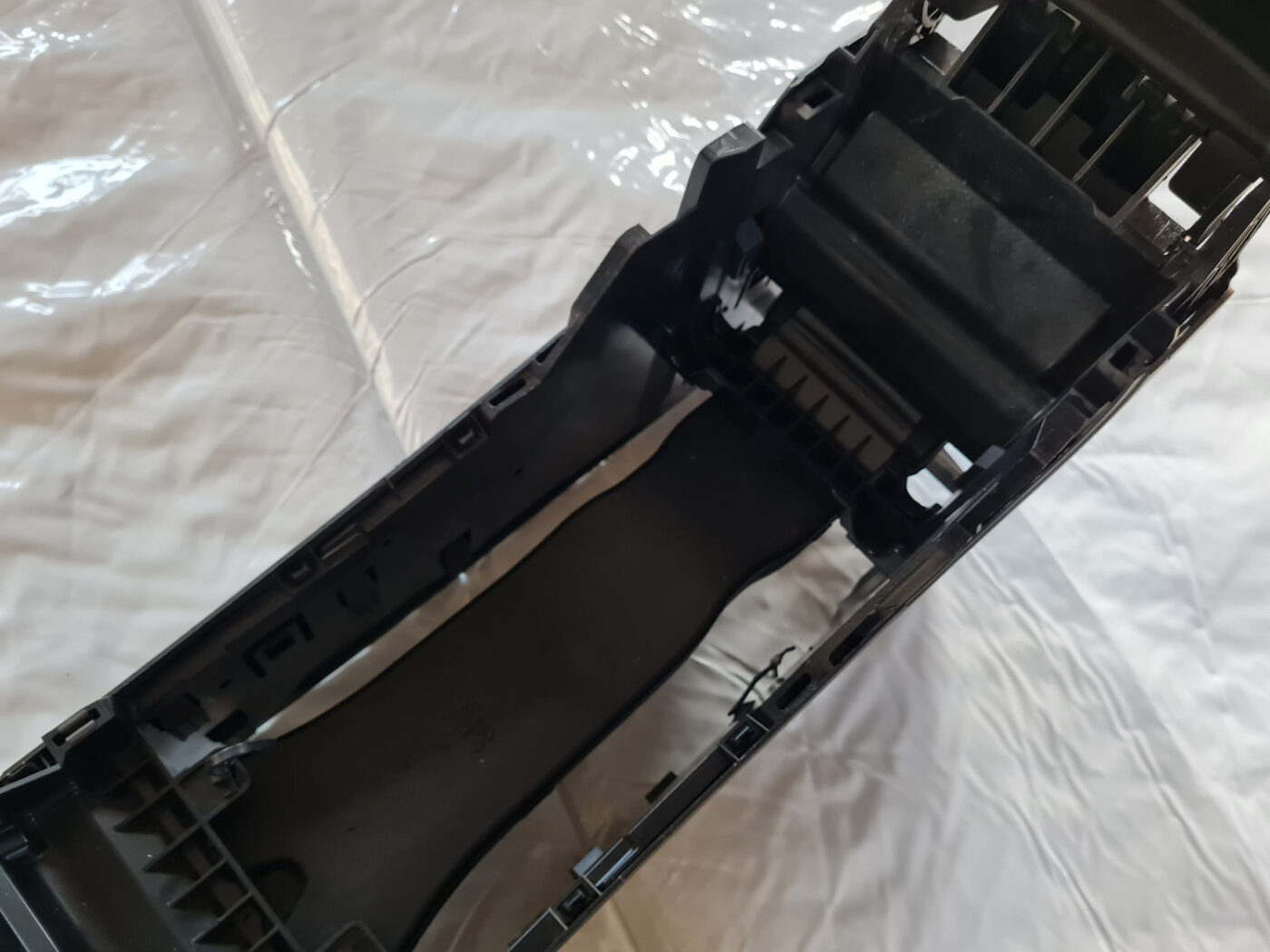 Centrālās konsoles apdares lielākā daļa priekš OPEL INSIGNIA 2010 8 Centrālās konsoles apdares lielākā daļa priekš OPEL INSIGNIA 2010