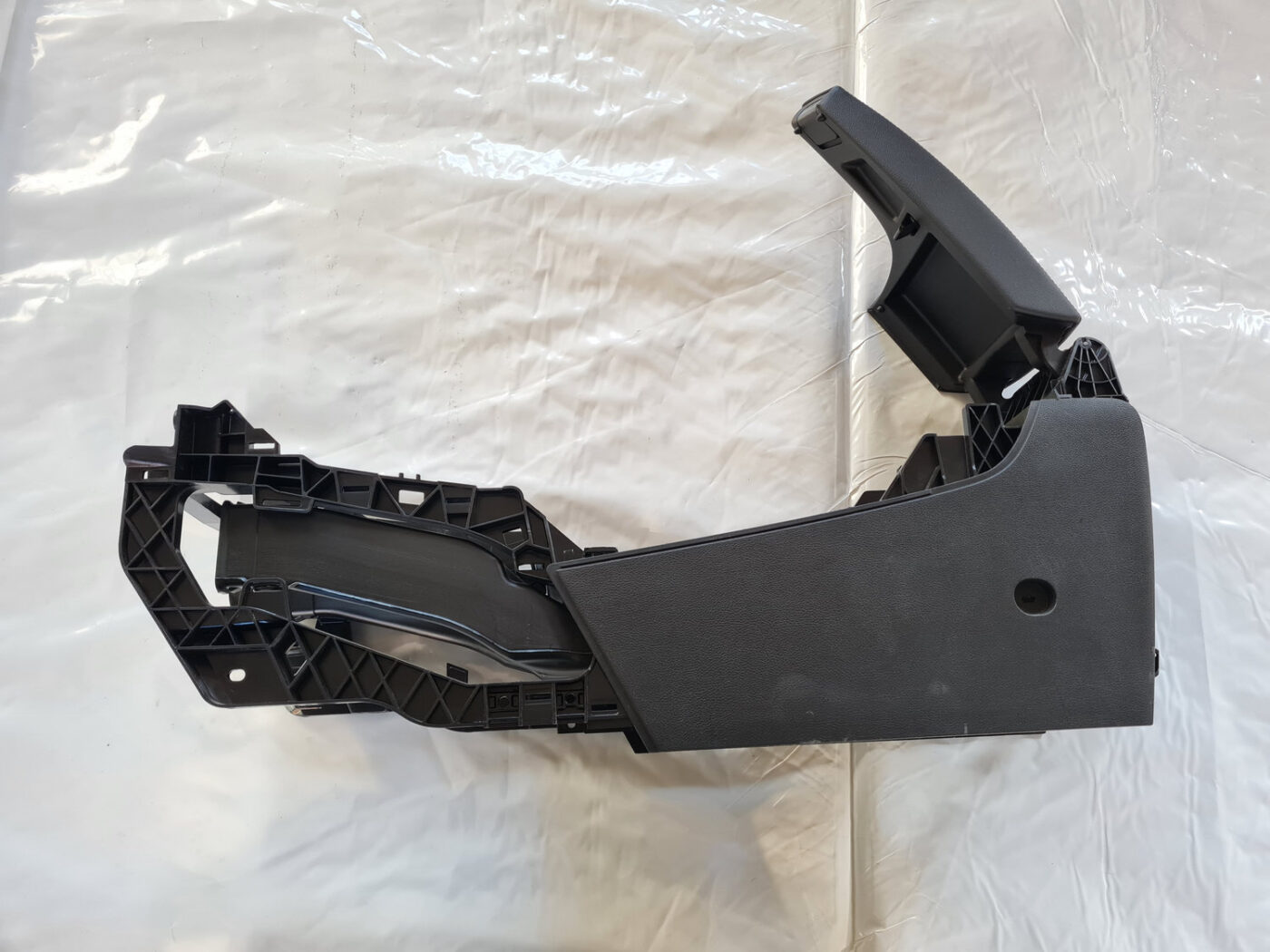 Centrālās konsoles apdares lielākā daļa priekš OPEL INSIGNIA 2010 4 Centrālās konsoles apdares lielākā daļa priekš OPEL INSIGNIA 2010