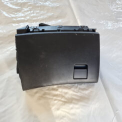 Mantu glabāšanas nodalījums pasažiera pusē priekš OPEL INSIGNIA 2010