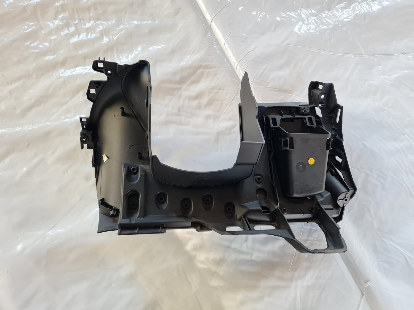 Mērinstrumentu paneļa apdare (zem stūres) priekš OPEL INSIGNIA 2010 5 Mērinstrumentu paneļa apdare (zem stūres) priekš OPEL INSIGNIA 2010