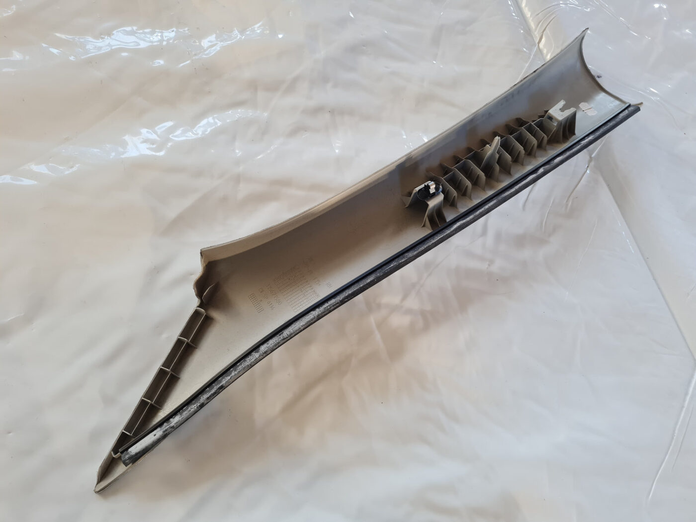 Priekšējas salona statnes apdare priekš OPEL INSIGNIA 2010 5 Priekšējas salona statnes apdare priekš OPEL INSIGNIA 2010