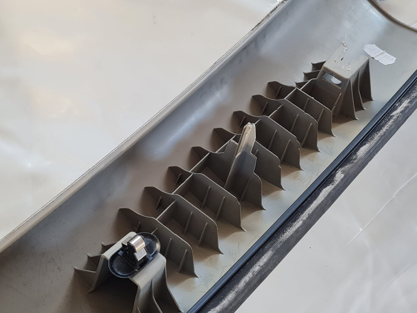 Priekšējas salona statnes apdare priekš OPEL INSIGNIA 2010 3 Priekšējas salona statnes apdare priekš OPEL INSIGNIA 2010