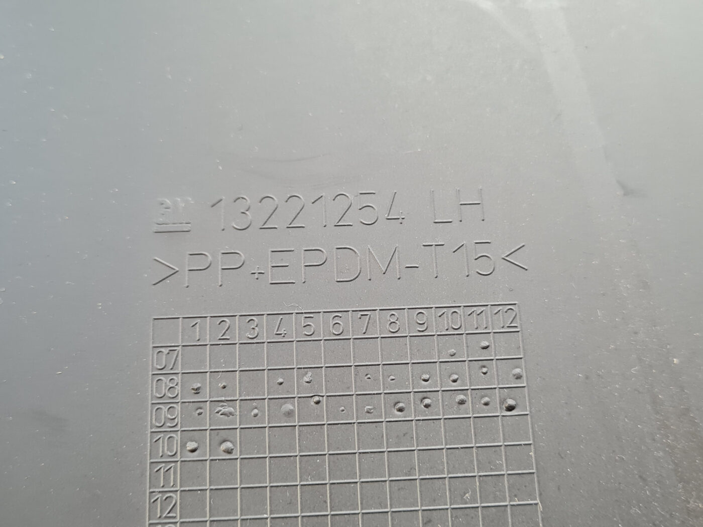 Vidējas salona statnes apdare priekš OPEL INSIGNIA 2010 3 Vidējas salona statnes apdare priekš OPEL INSIGNIA 2010