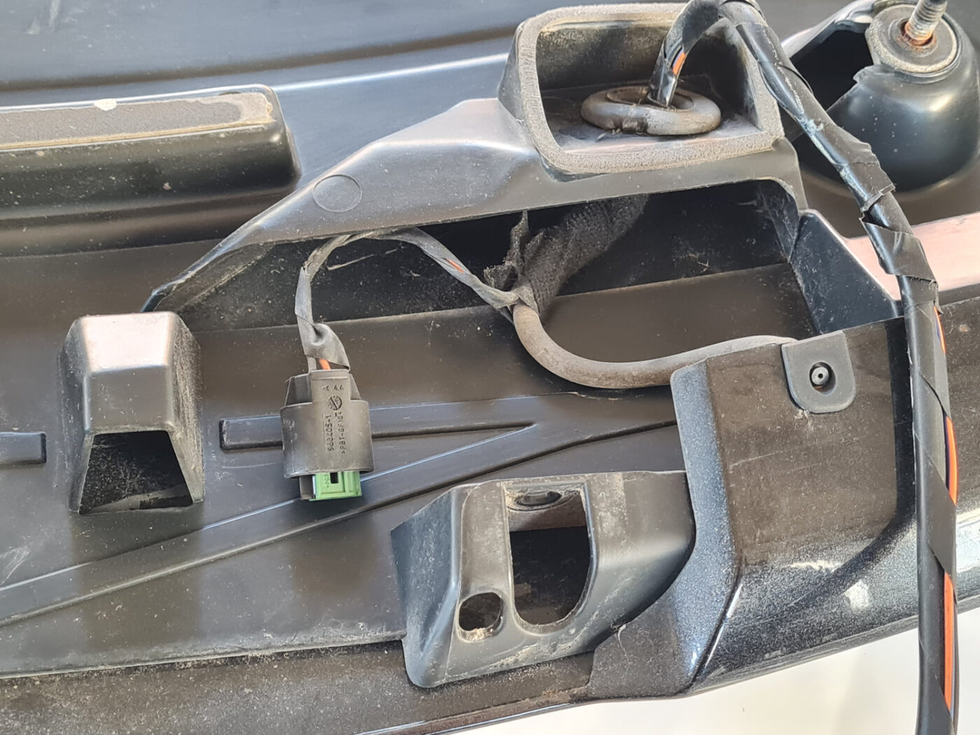 Bagāžnieka vāka spoileris priekš OPEL INSIGNIA 2010 6 Bagāžnieka vāka spoileris priekš OPEL INSIGNIA 2010