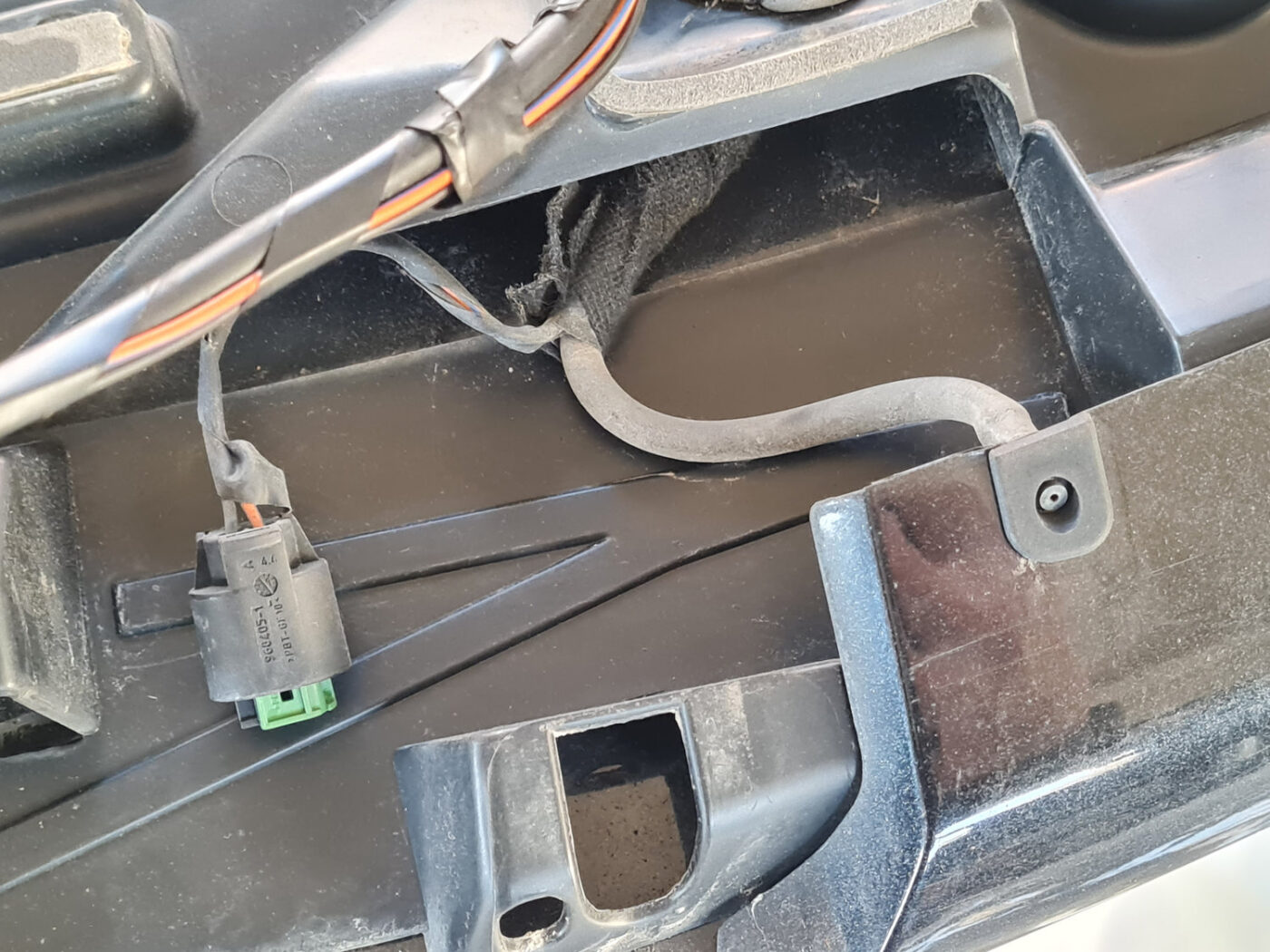 Bagāžnieka vāka spoileris priekš OPEL INSIGNIA 2010 4 Bagāžnieka vāka spoileris priekš OPEL INSIGNIA 2010