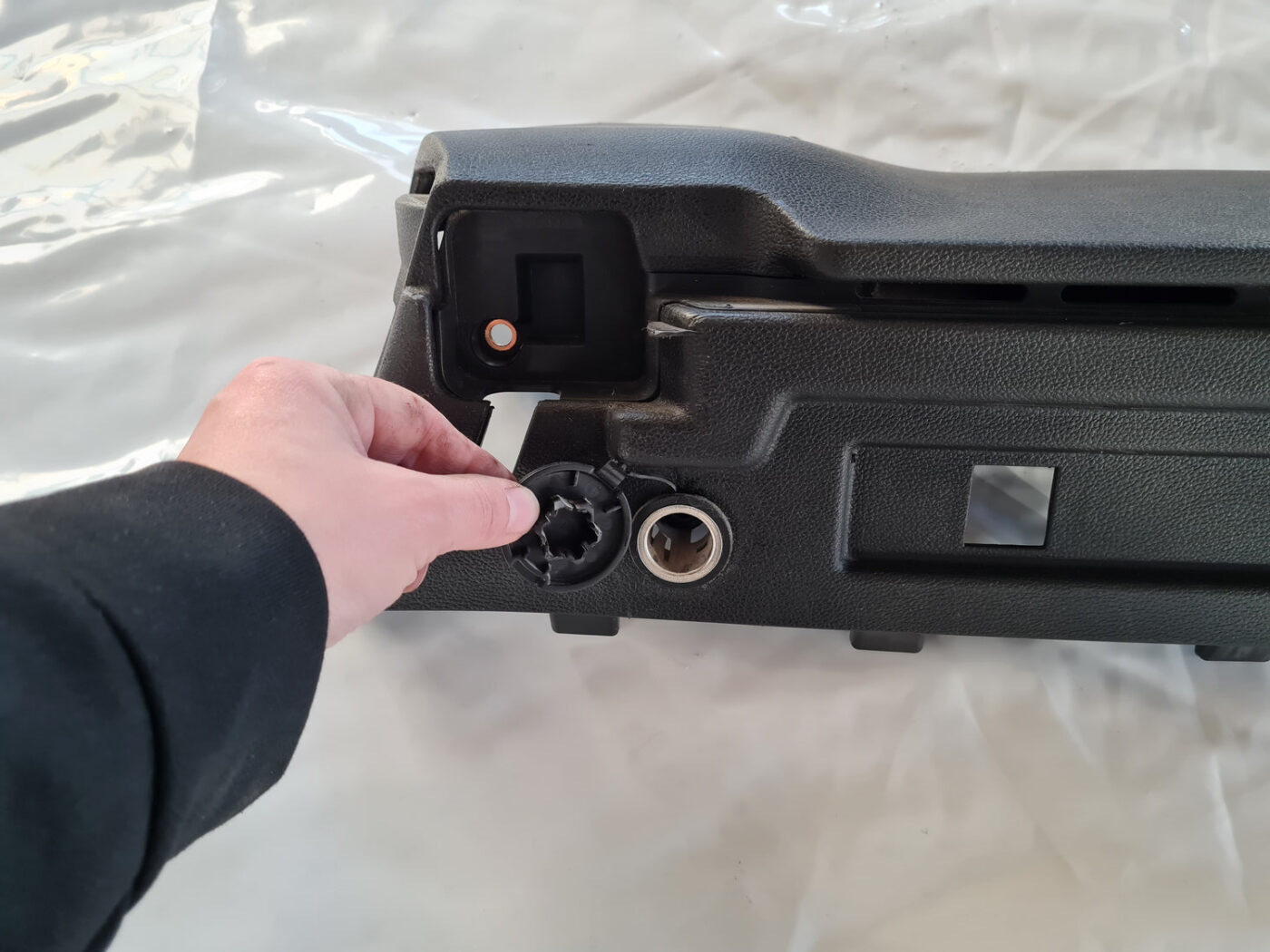 Bagāžnieka žalūziju sliedes priekš OPEL INSIGNIA 2010 2 Bagāžnieka žalūziju sliedes priekš OPEL INSIGNIA 2010