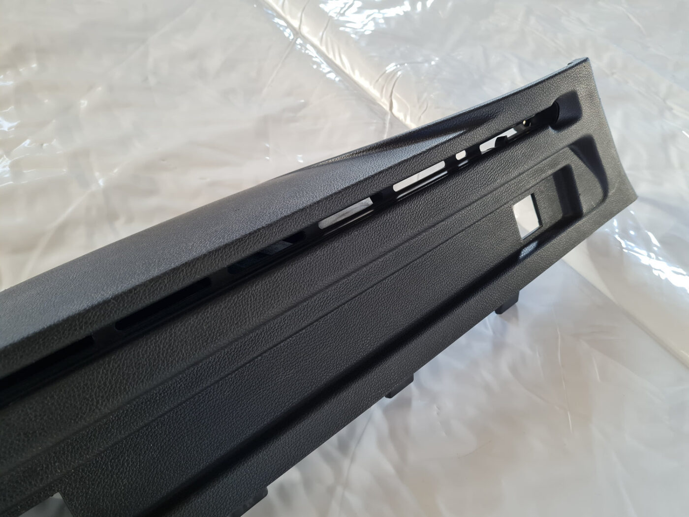 Bagāžnieka žalūziju sliedes priekš OPEL INSIGNIA 2010 7 Bagāžnieka žalūziju sliedes priekš OPEL INSIGNIA 2010