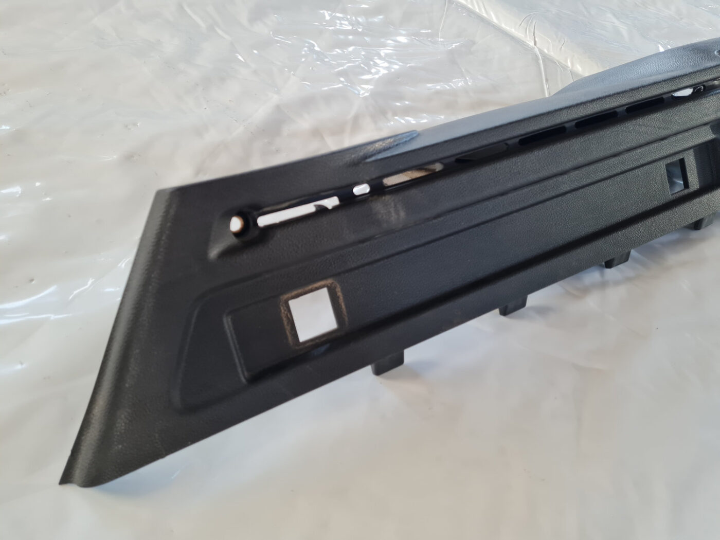 Bagāžnieka žalūziju sliedes priekš OPEL INSIGNIA 2010 2 Bagāžnieka žalūziju sliedes priekš OPEL INSIGNIA 2010