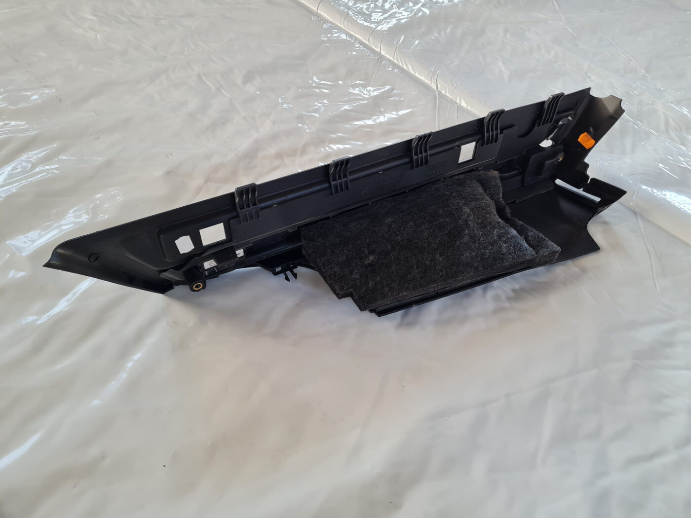 Bagāžnieka žalūziju sliedes priekš OPEL INSIGNIA 2010 5 Bagāžnieka žalūziju sliedes priekš OPEL INSIGNIA 2010