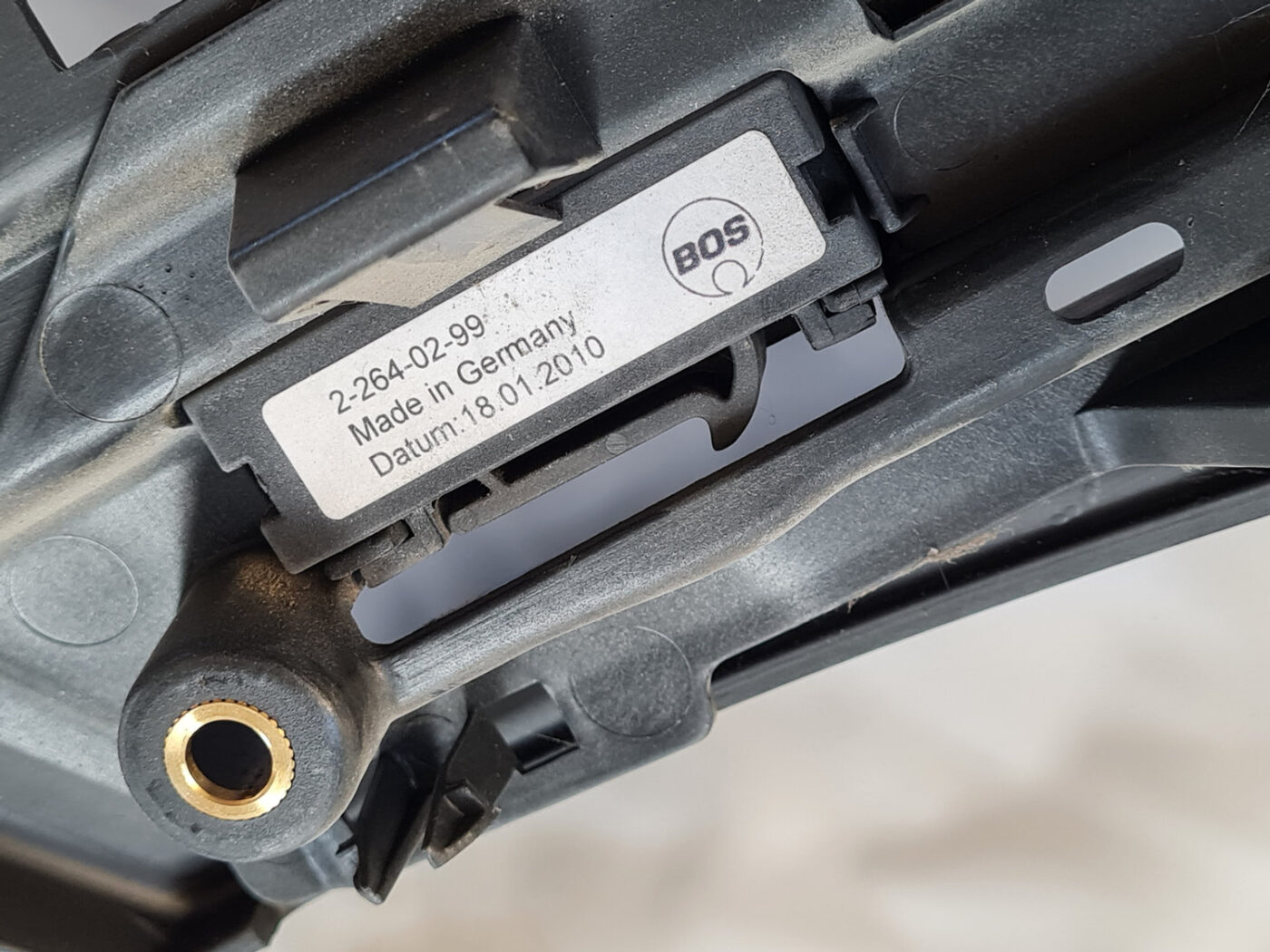 Bagāžnieka žalūziju sliedes priekš OPEL INSIGNIA 2010 4 Bagāžnieka žalūziju sliedes priekš OPEL INSIGNIA 2010