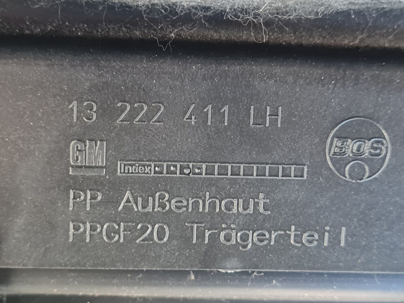 Bagāžnieka žalūziju sliedes priekš OPEL INSIGNIA 2010 3 Bagāžnieka žalūziju sliedes priekš OPEL INSIGNIA 2010