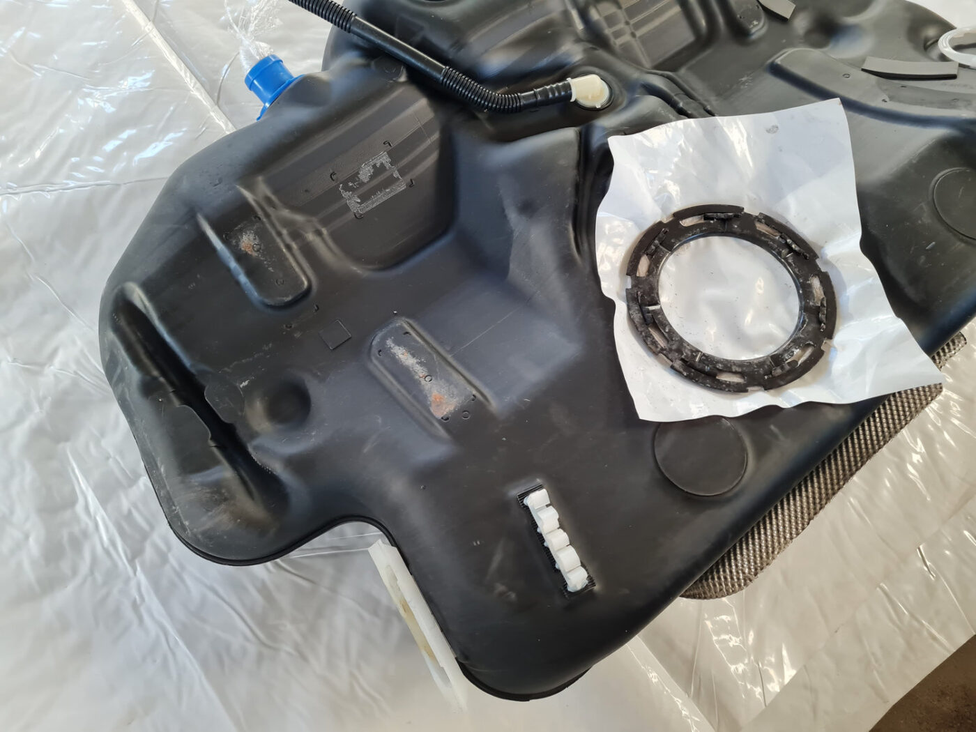 Degvielas tvertne priekš OPEL INSIGNIA 2010 2 Degvielas tvertne priekš OPEL INSIGNIA 2010