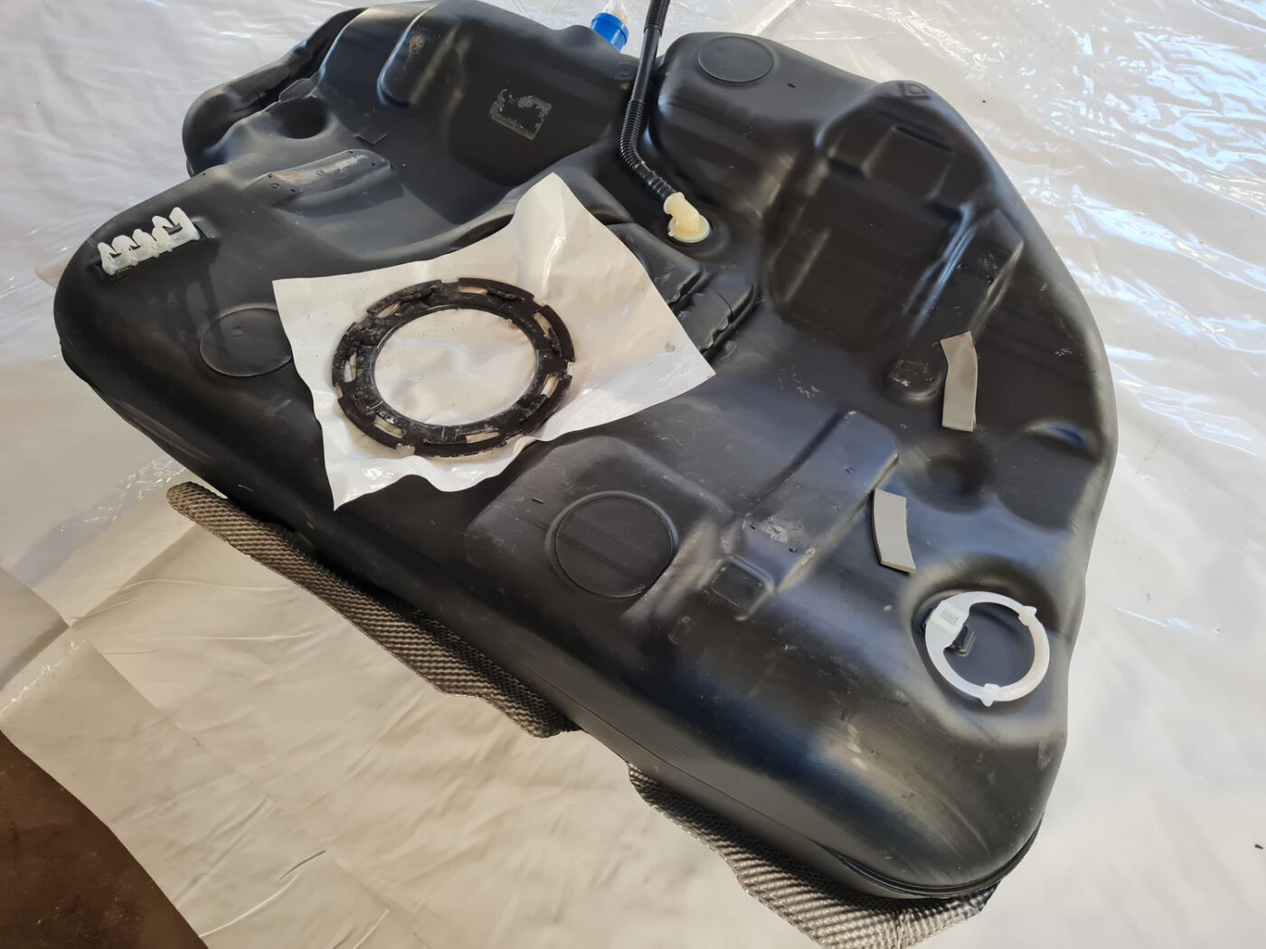 Degvielas tvertne priekš OPEL INSIGNIA 2010 5 Degvielas tvertne priekš OPEL INSIGNIA 2010