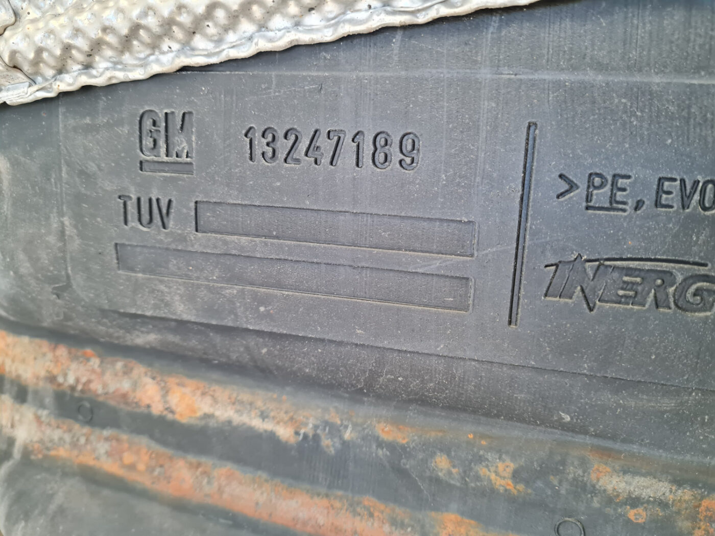 Degvielas tvertne priekš OPEL INSIGNIA 2010 3 Degvielas tvertne priekš OPEL INSIGNIA 2010