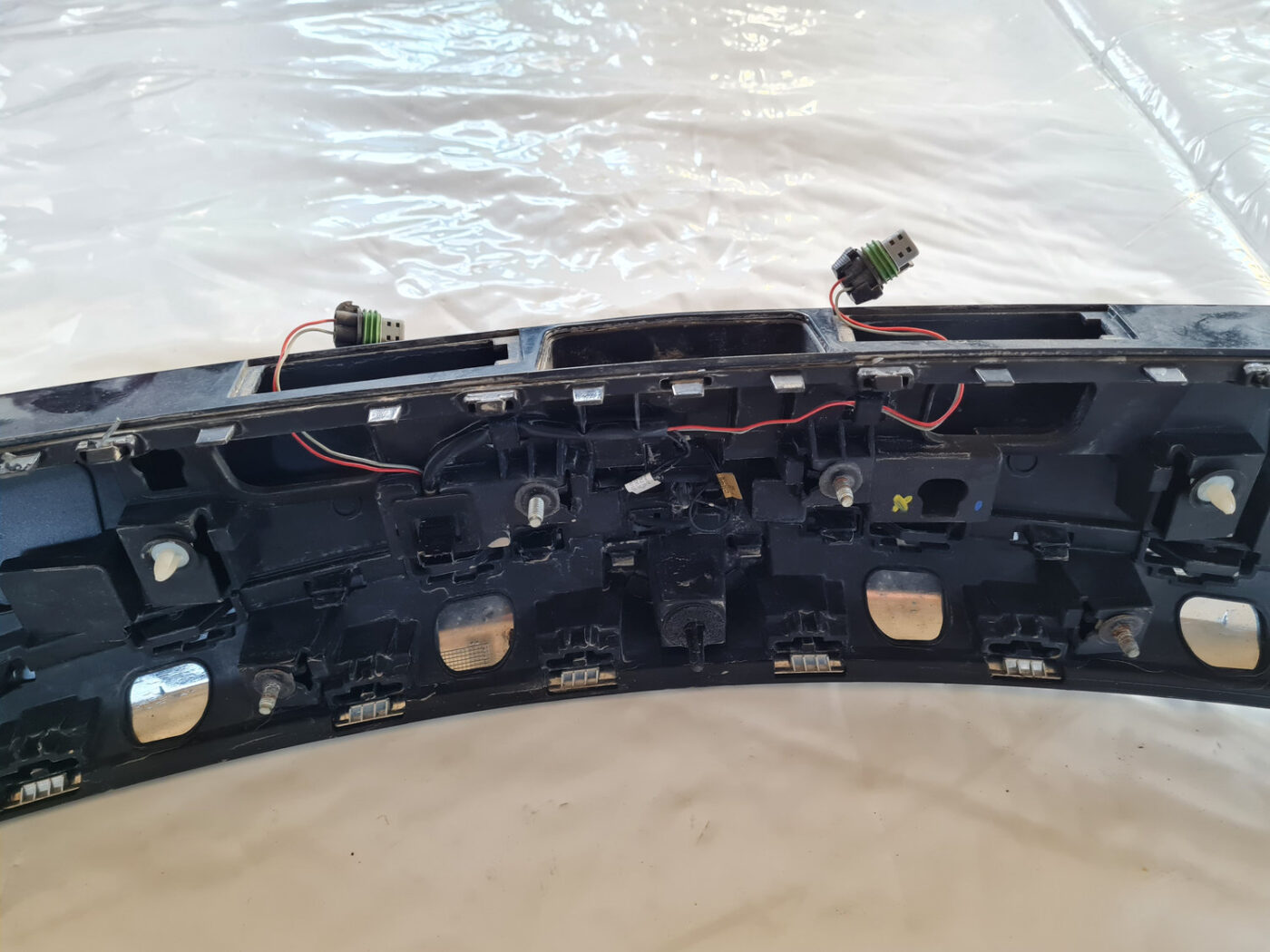 Numura zīmes gaismas uzlika komplektā priekš OPEL INSIGNIA 2010 8 Numura zīmes gaismas uzlika komplektā priekš OPEL INSIGNIA 2010