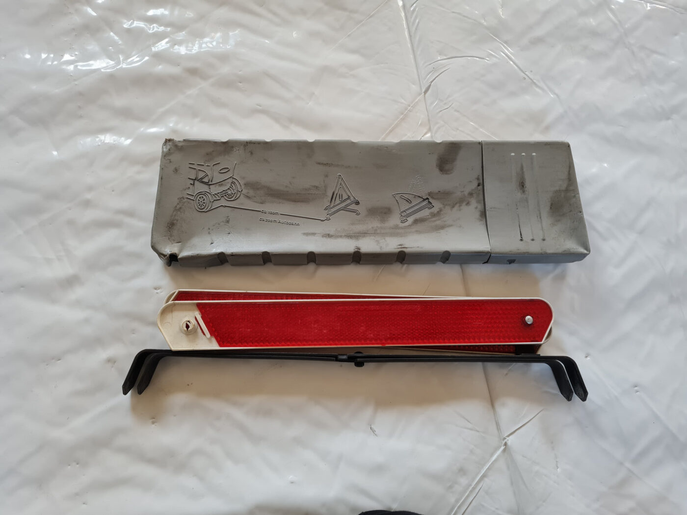 Brīdinājuma trīsstūris priekš OPEL INSIGNIA 2010 3 Brīdinājuma trīsstūris priekš OPEL INSIGNIA 2010