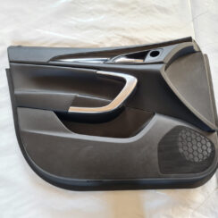 Priekšējo kreiso durvju apdare priekš OPEL INSIGNIA 2010