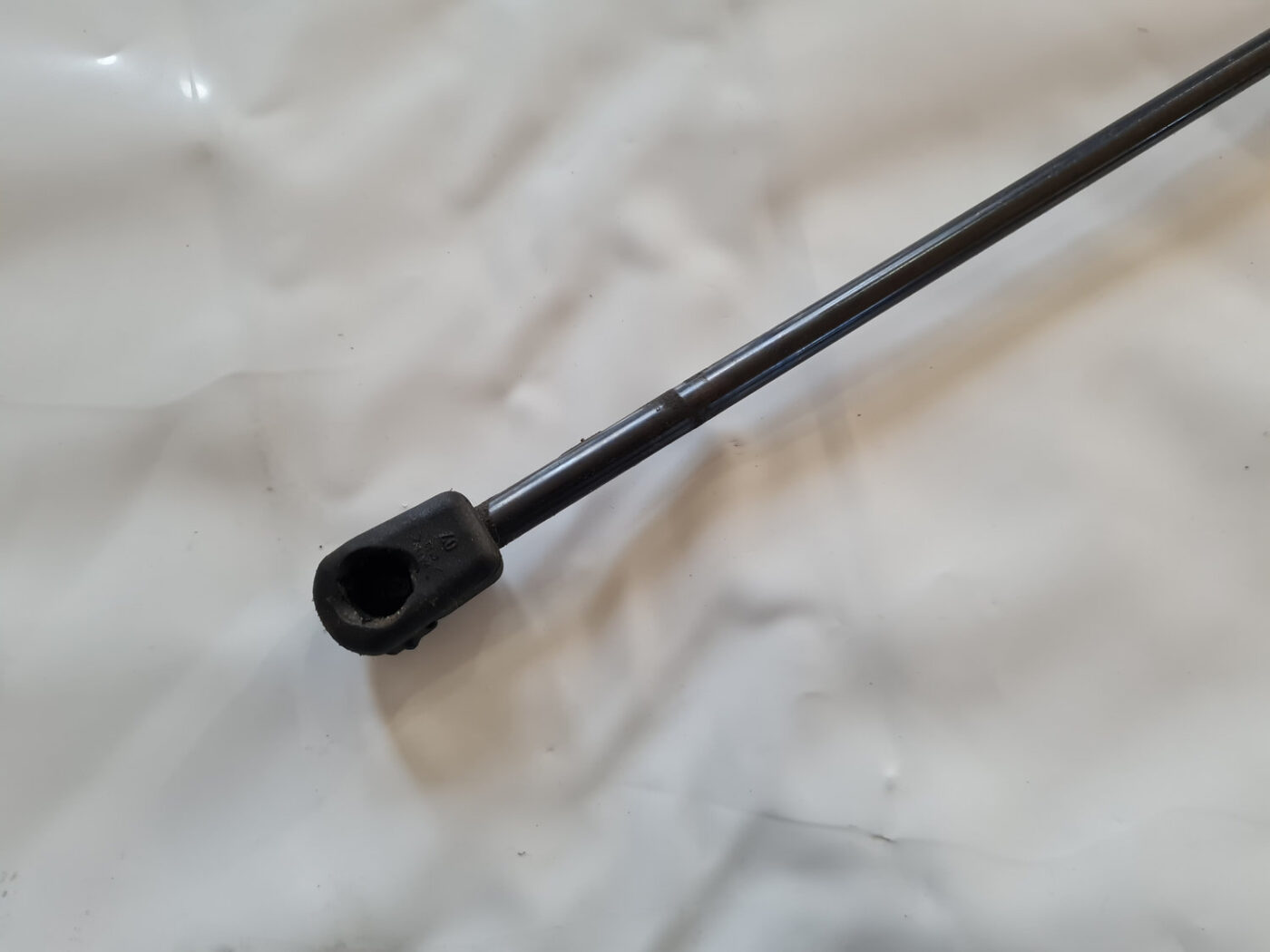 Pārsega amortizators priekš OPEL INSIGNIA 2010 2 Pārsega amortizators priekš OPEL INSIGNIA 2010