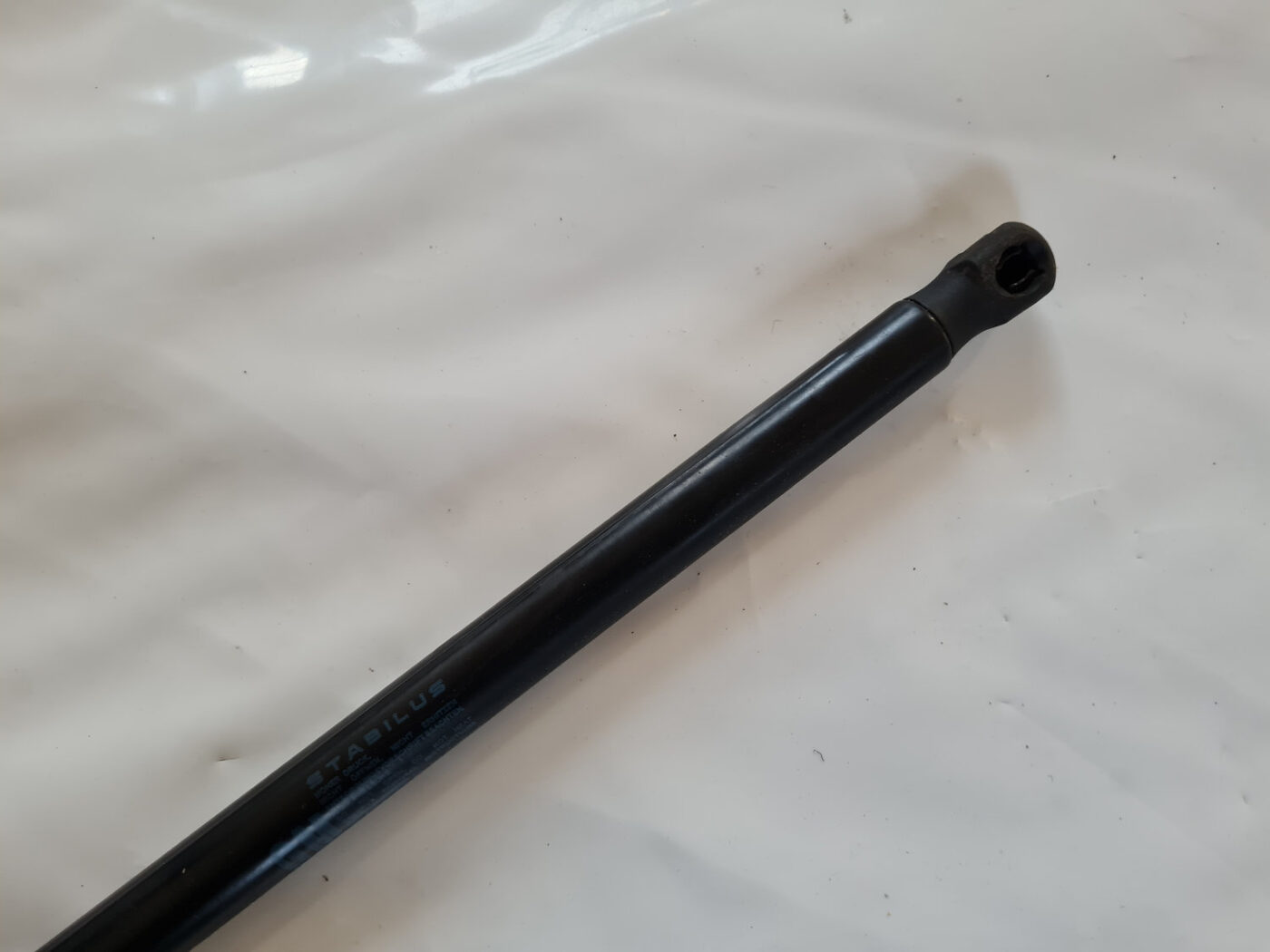 Pārsega amortizators priekš OPEL INSIGNIA 2010 4 Pārsega amortizators priekš OPEL INSIGNIA 2010