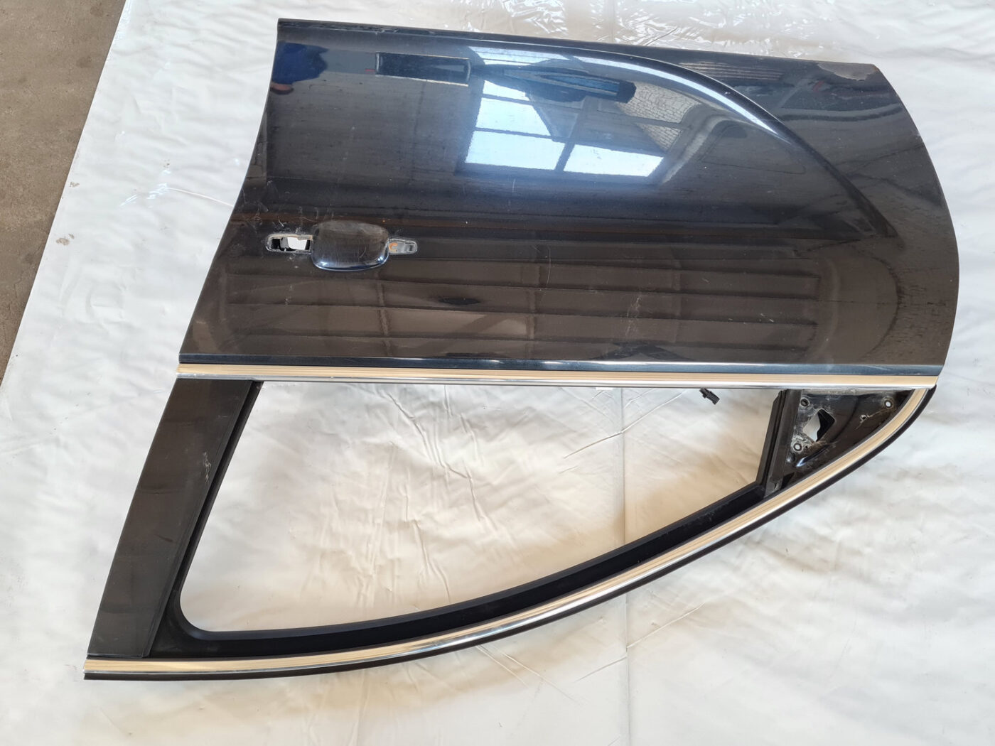 Priekšējās kreisās durvis priekš OPEL INSIGNIA 2010 12 Priekšējās kreisās durvis priekš OPEL INSIGNIA 2010