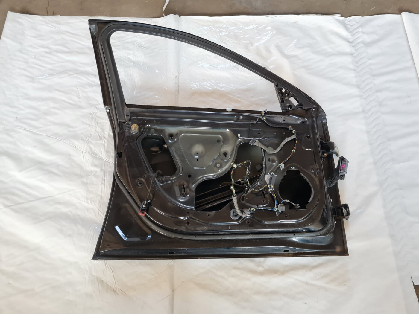 Priekšējās kreisās durvis priekš OPEL INSIGNIA 2010 9 Priekšējās kreisās durvis priekš OPEL INSIGNIA 2010