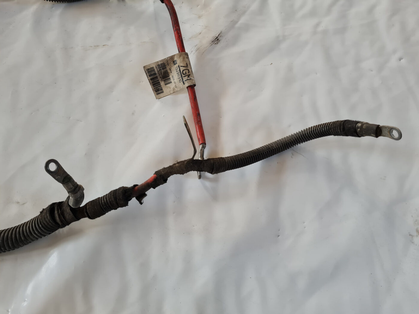 Pozitīvais elektrovads priekš OPEL INSIGNIA 2010 2 Pozitīvais elektrovads priekš OPEL INSIGNIA 2010