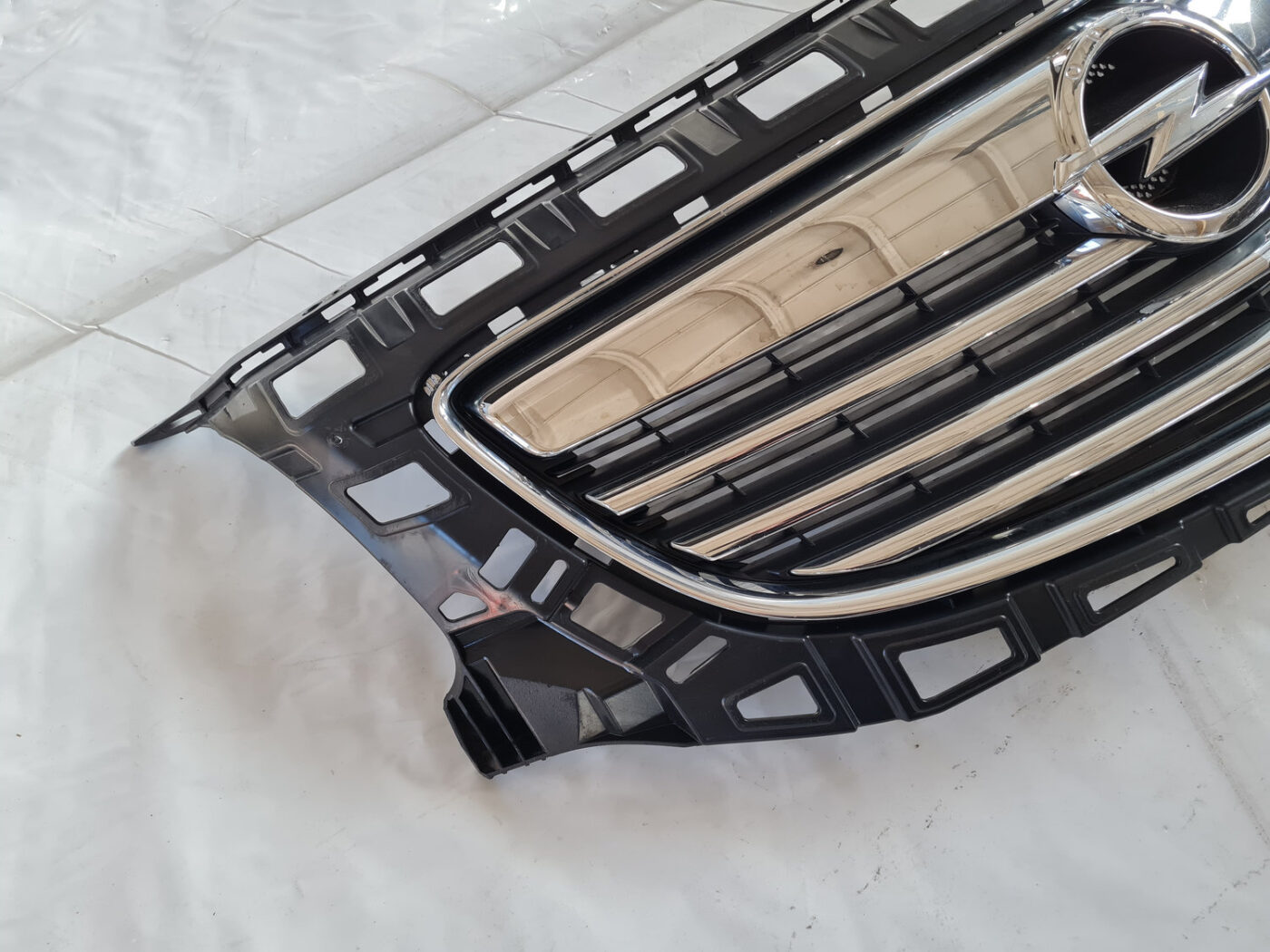 Bufera reste priekš OPEL INSIGNIA 2010 2 Bufera reste priekš OPEL INSIGNIA 2010