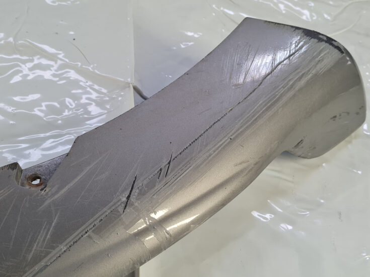 Aizmugurēja bufera spoileris (lūpa) priekš VOLVO S40 2004 Grey