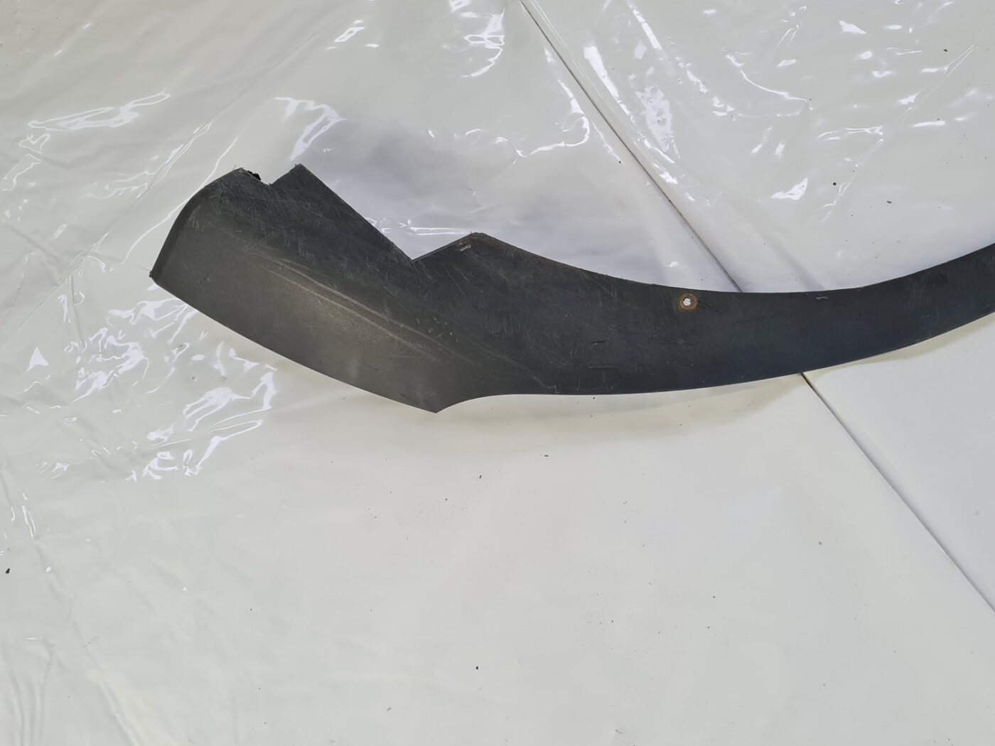 Aizmugurēja bufera spoileris (lūpa) priekš VOLVO S40 2004 Black 2 Aizmugurēja bufera spoileris (lūpa) priekš VOLVO S40 2004 Black