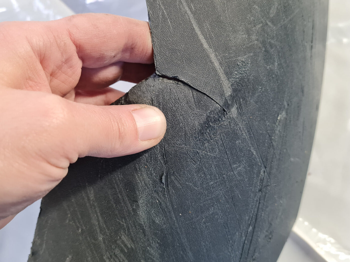 Aizmugurēja bufera spoileris (lūpa) priekš VOLVO S40 2004 Black 16 Aizmugurēja bufera spoileris (lūpa) priekš VOLVO S40 2004 Black