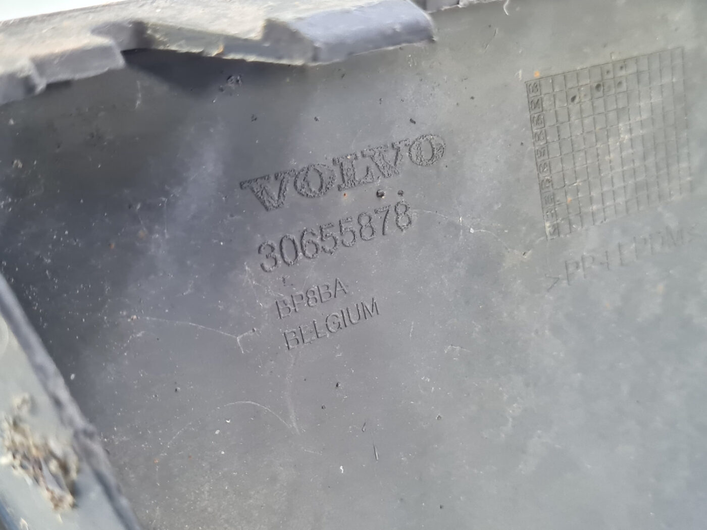 Aizmugurēja bufera spoileris (lūpa) priekš VOLVO S40 2004 Black 8 Aizmugurēja bufera spoileris (lūpa) priekš VOLVO S40 2004 Black