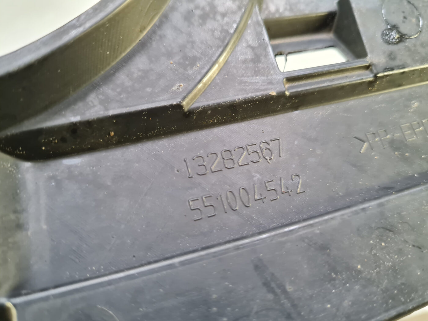 Restes uzlika priekš OPEL INSIGNIA 2010 4 Restes uzlika priekš OPEL INSIGNIA 2010