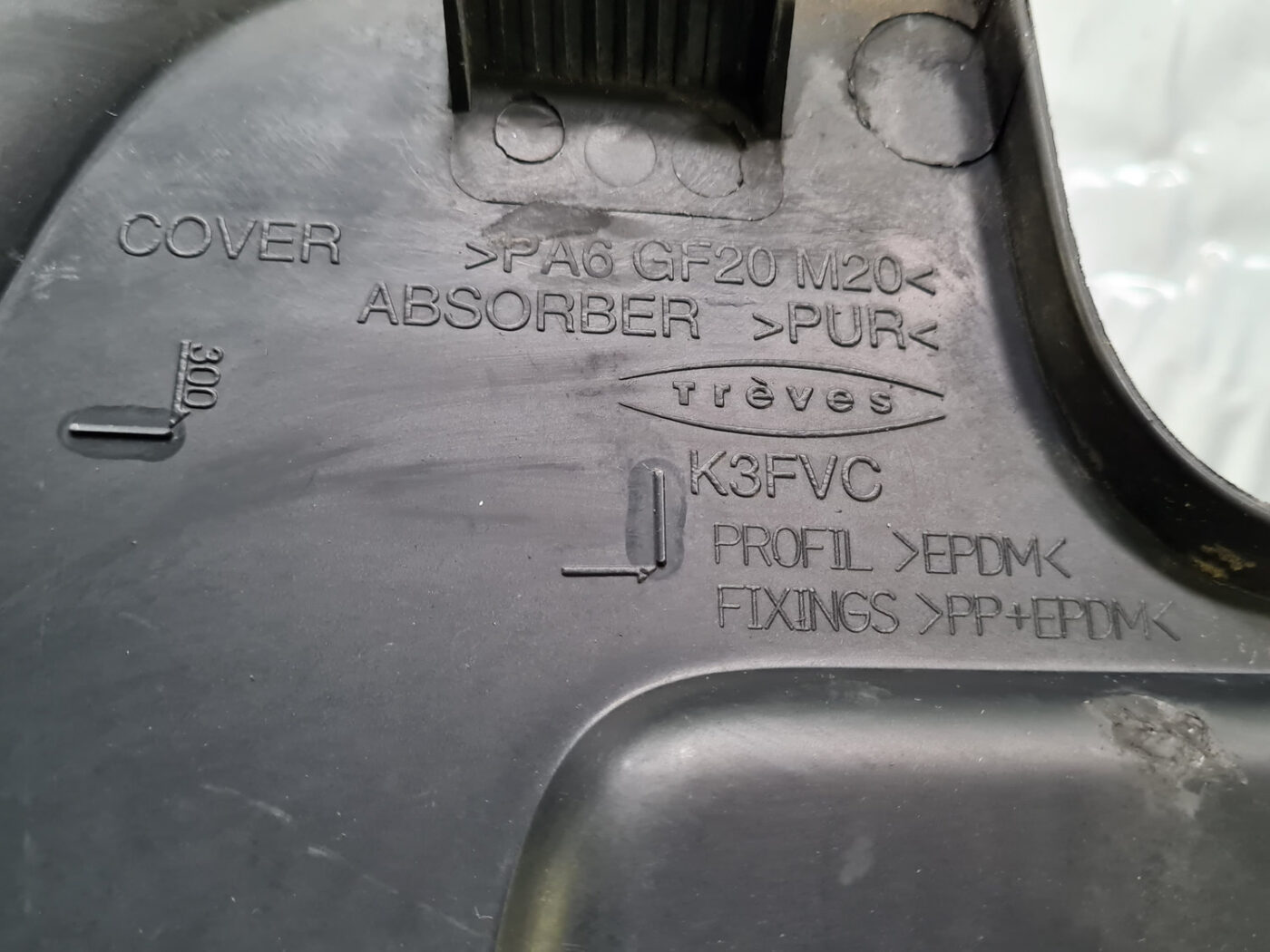 Dzinēja dekoratīvais vāks priekš MAZDA 3 2007 3 Dzinēja dekoratīvais vāks priekš MAZDA 3 2007