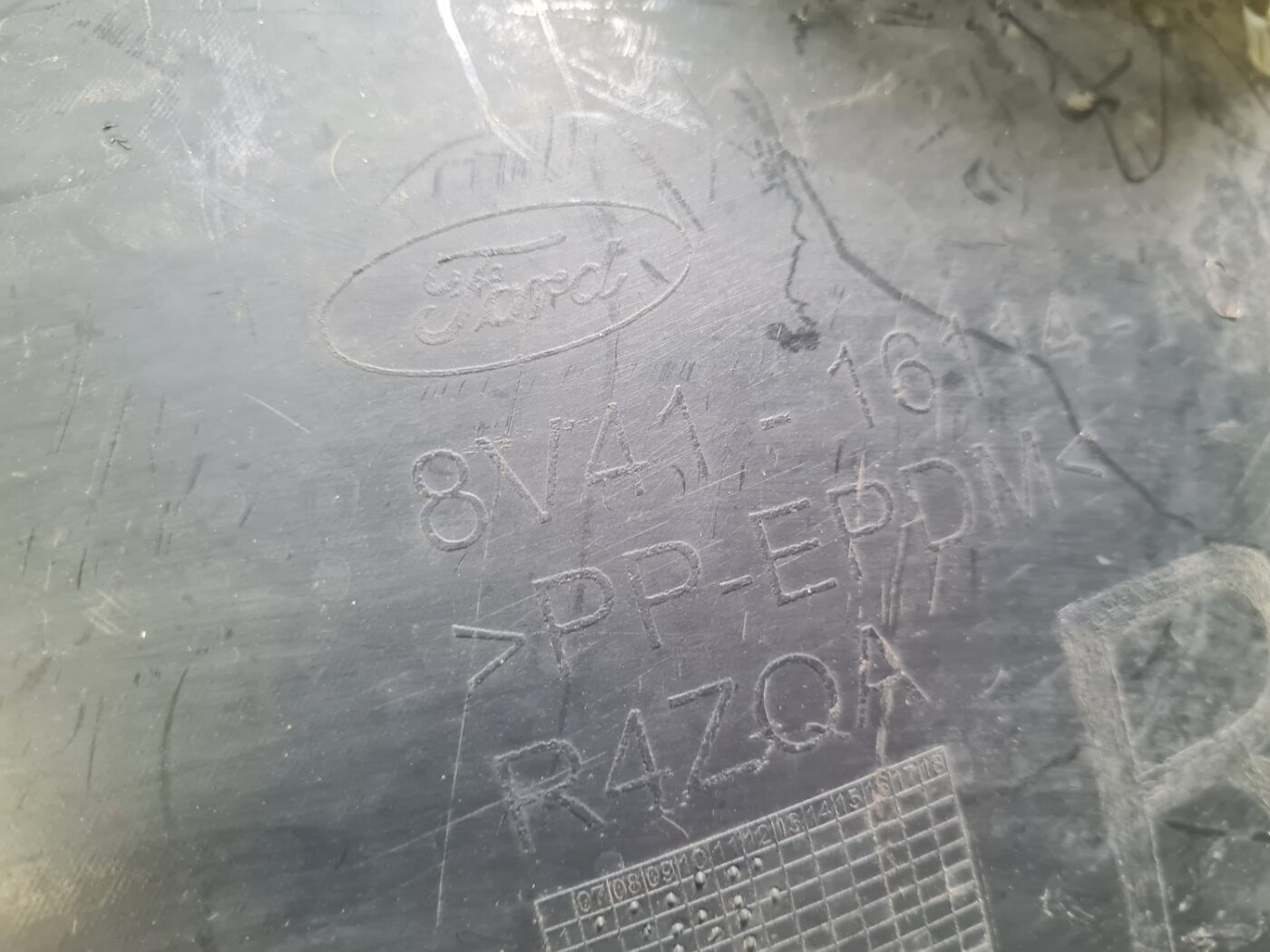 Priekšējais labais paspārns priekš FORD KUGA 2008-2013 7 Priekšējais labais paspārns priekš FORD KUGA 2008-2013