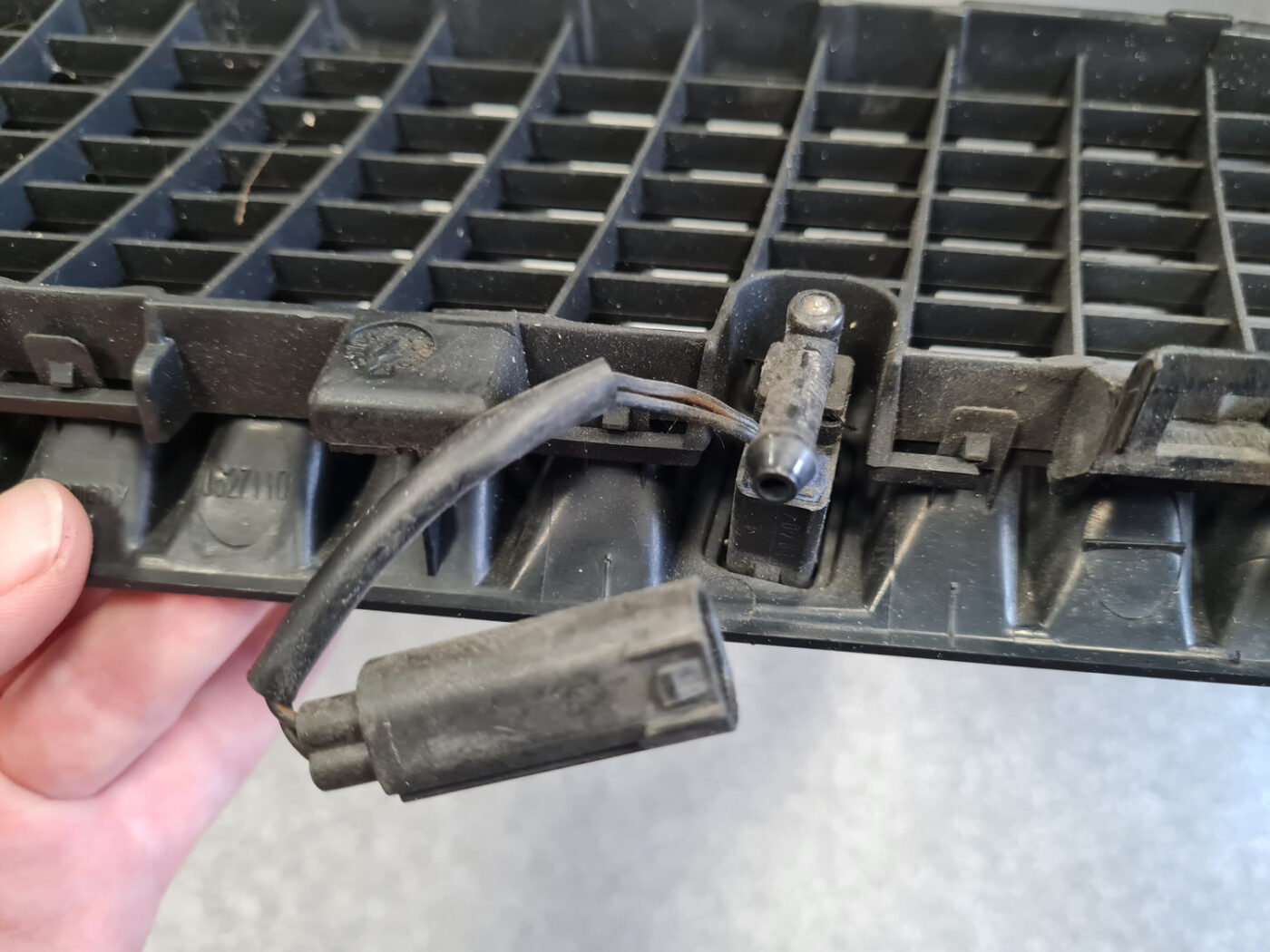 Pārsega reste priekš BMW X5 E53 1999-2006 7 Pārsega reste priekš BMW X5 E53 1999-2006