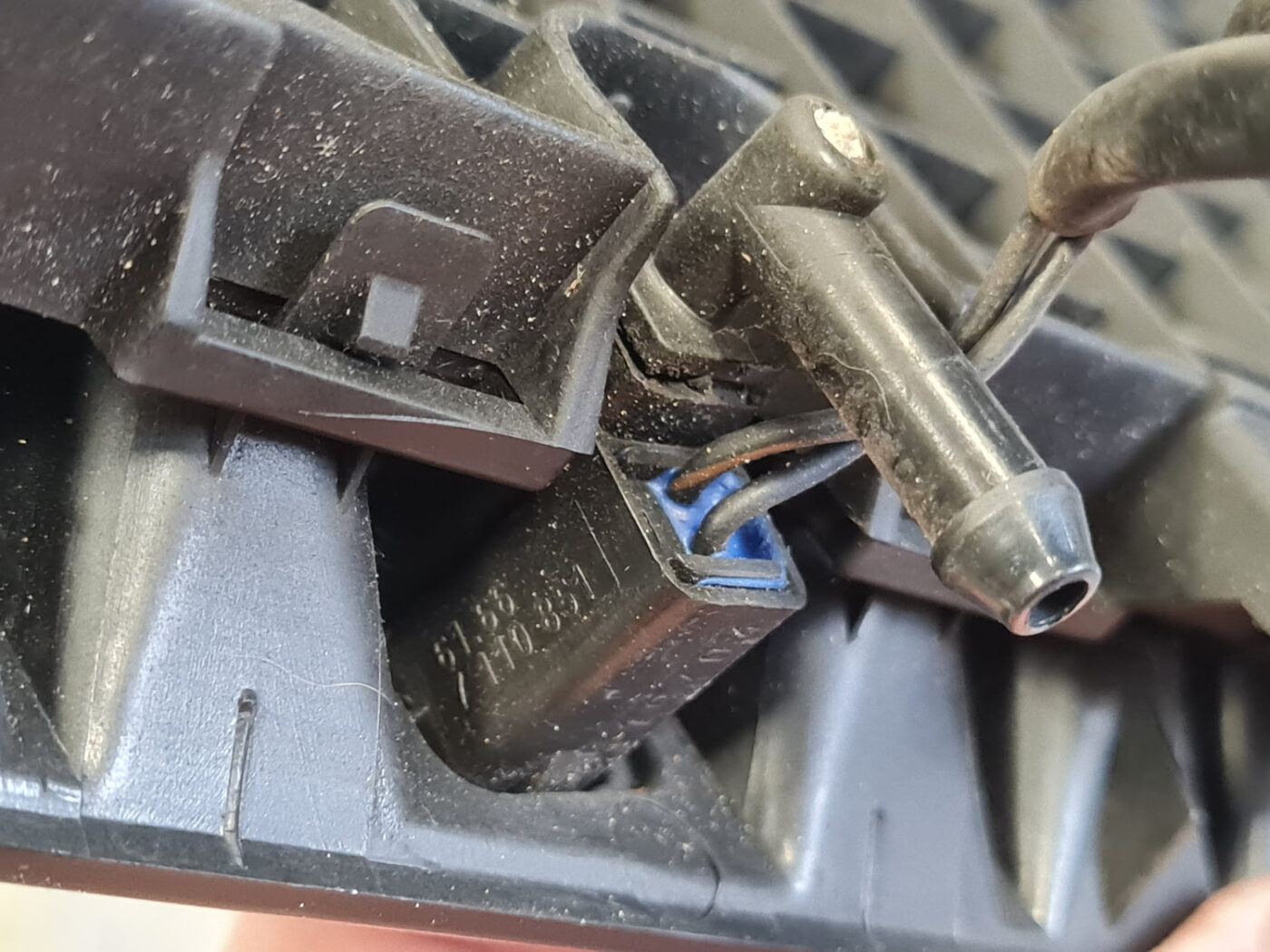 Pārsega reste priekš BMW X5 E53 1999-2006 3 Pārsega reste priekš BMW X5 E53 1999-2006