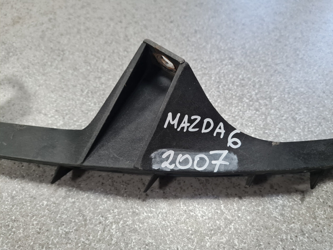 Priekšēja luktura kronšteins priekš MAZDA 6 2007 7 Priekšēja luktura kronšteins priekš MAZDA 6 2007