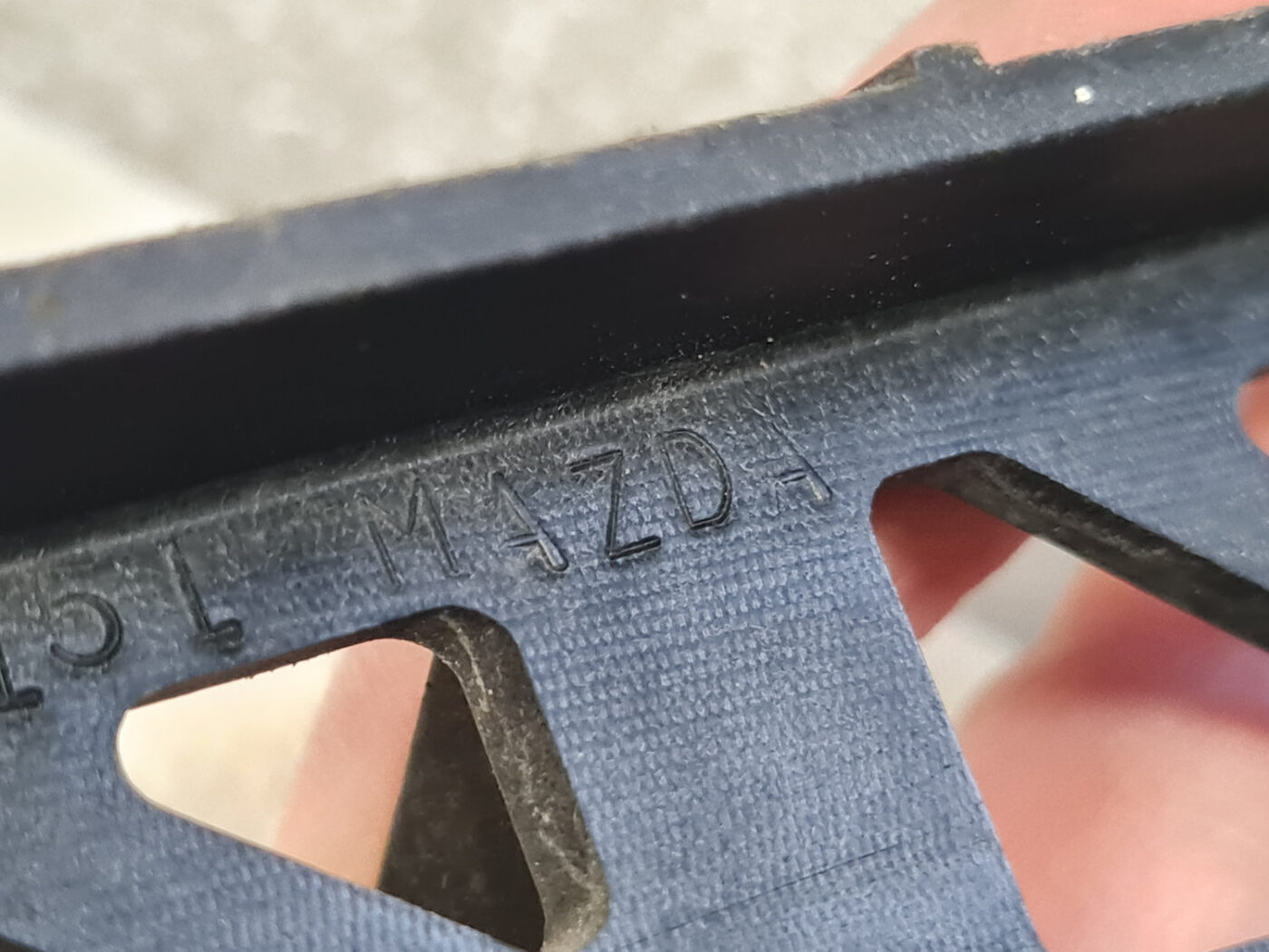 Priekšēja luktura kronšteins priekš MAZDA 6 2007 3 Priekšēja luktura kronšteins priekš MAZDA 6 2007