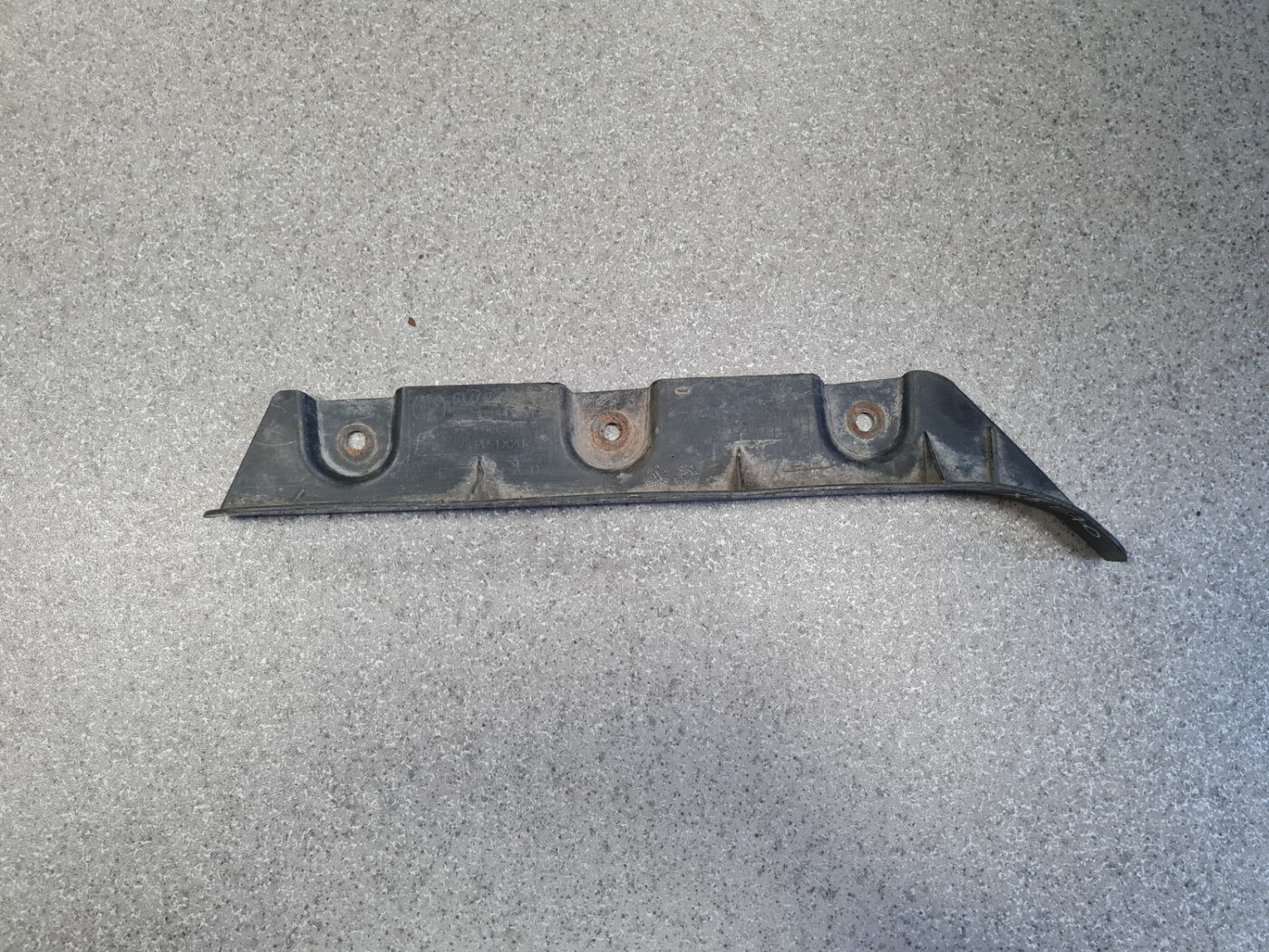 Priekšējā spārna un bufera stiprinājums priekš BMW X5 E70 2006-2013 2 Priekšējā spārna un bufera stiprinājums priekš BMW X5 E70 2006-2013