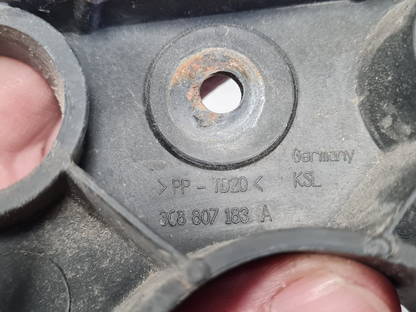 Priekšēja bufera kronšteins priekš VW PASSAT CC 2009 4 Priekšēja bufera kronšteins priekš VW PASSAT CC 2009